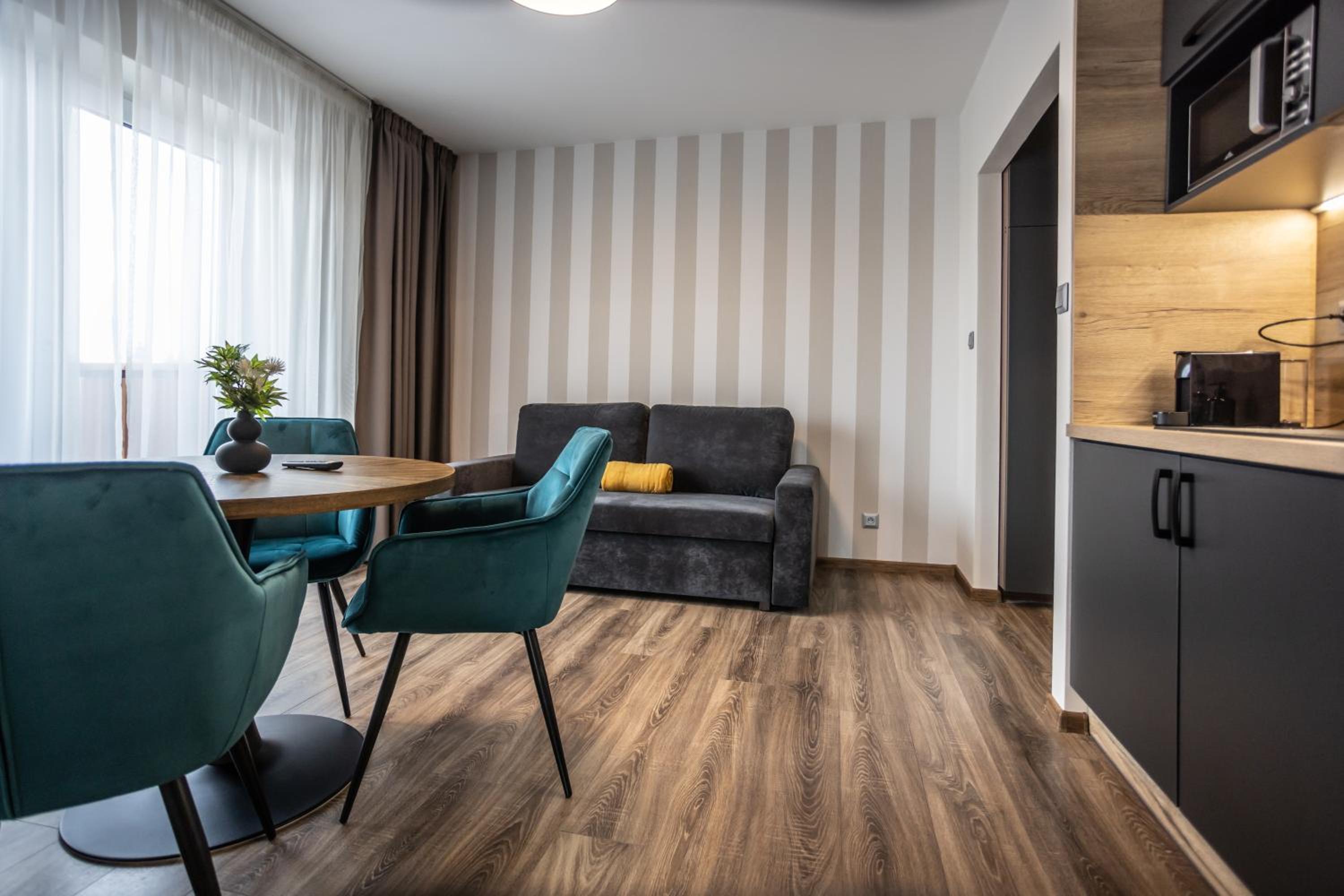 Apartment with Balcony - Photo 9