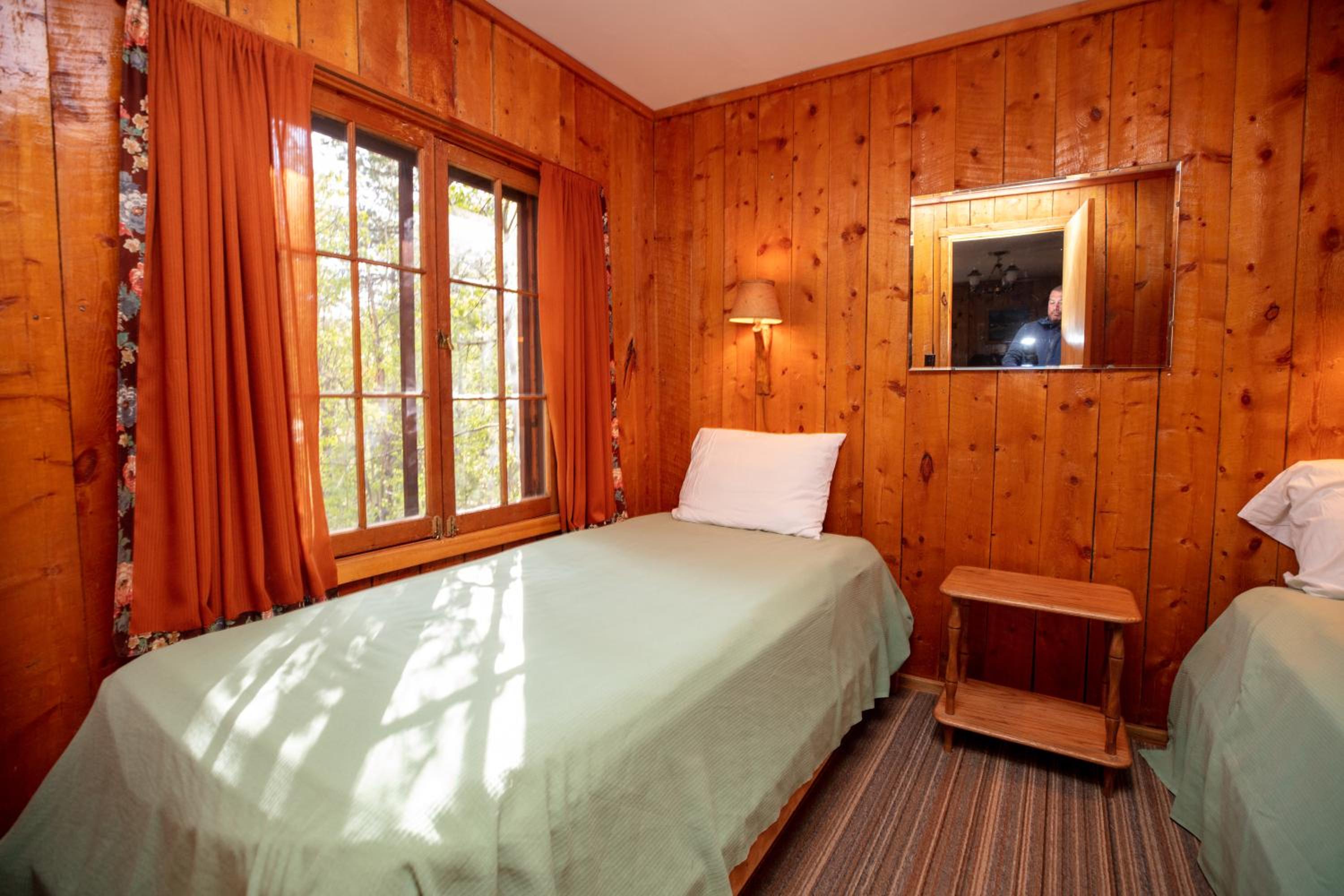 Meadow Inn Cabin - Pet Friendly  photo 2