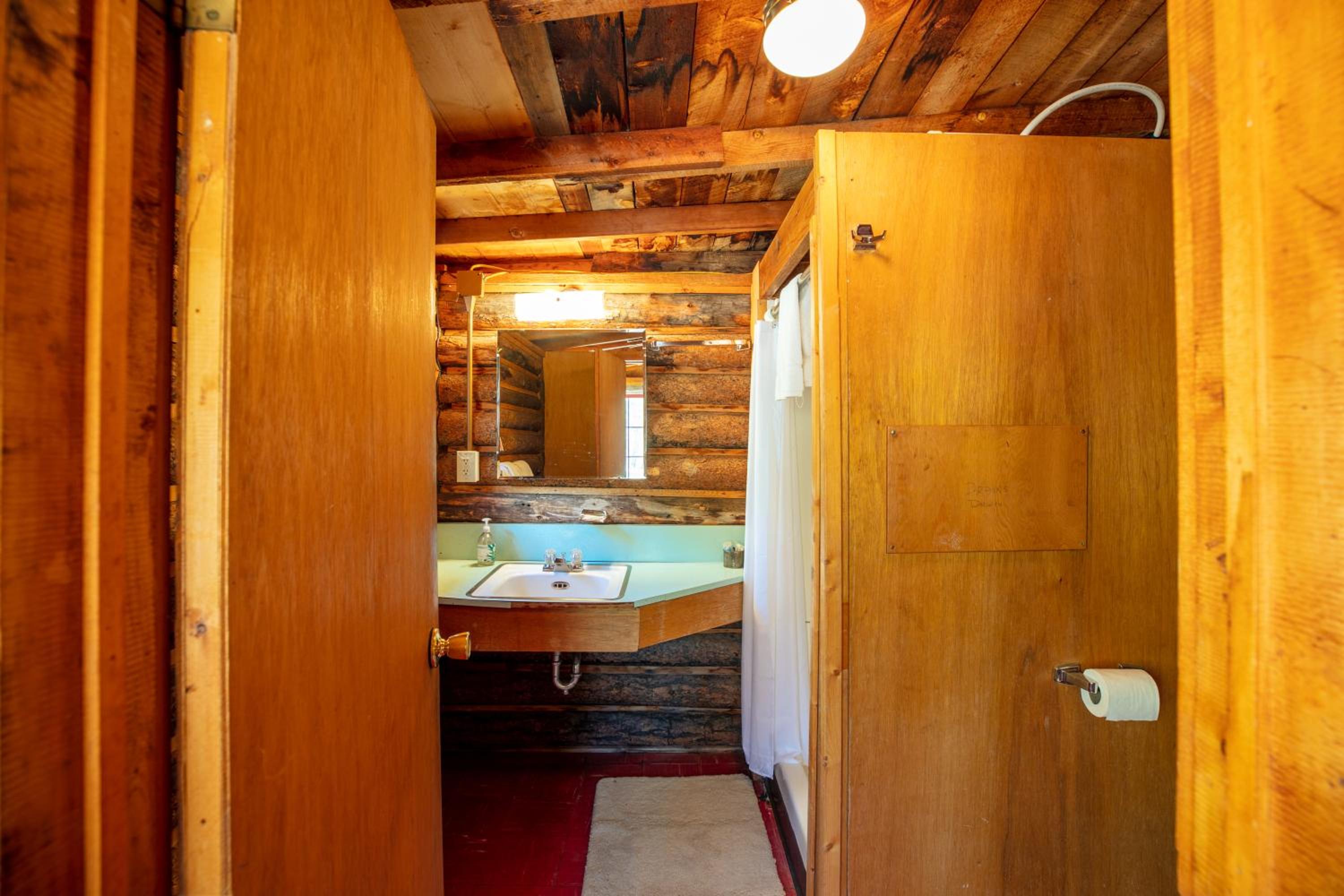 Hilltop Cabin - No Pets photo 2