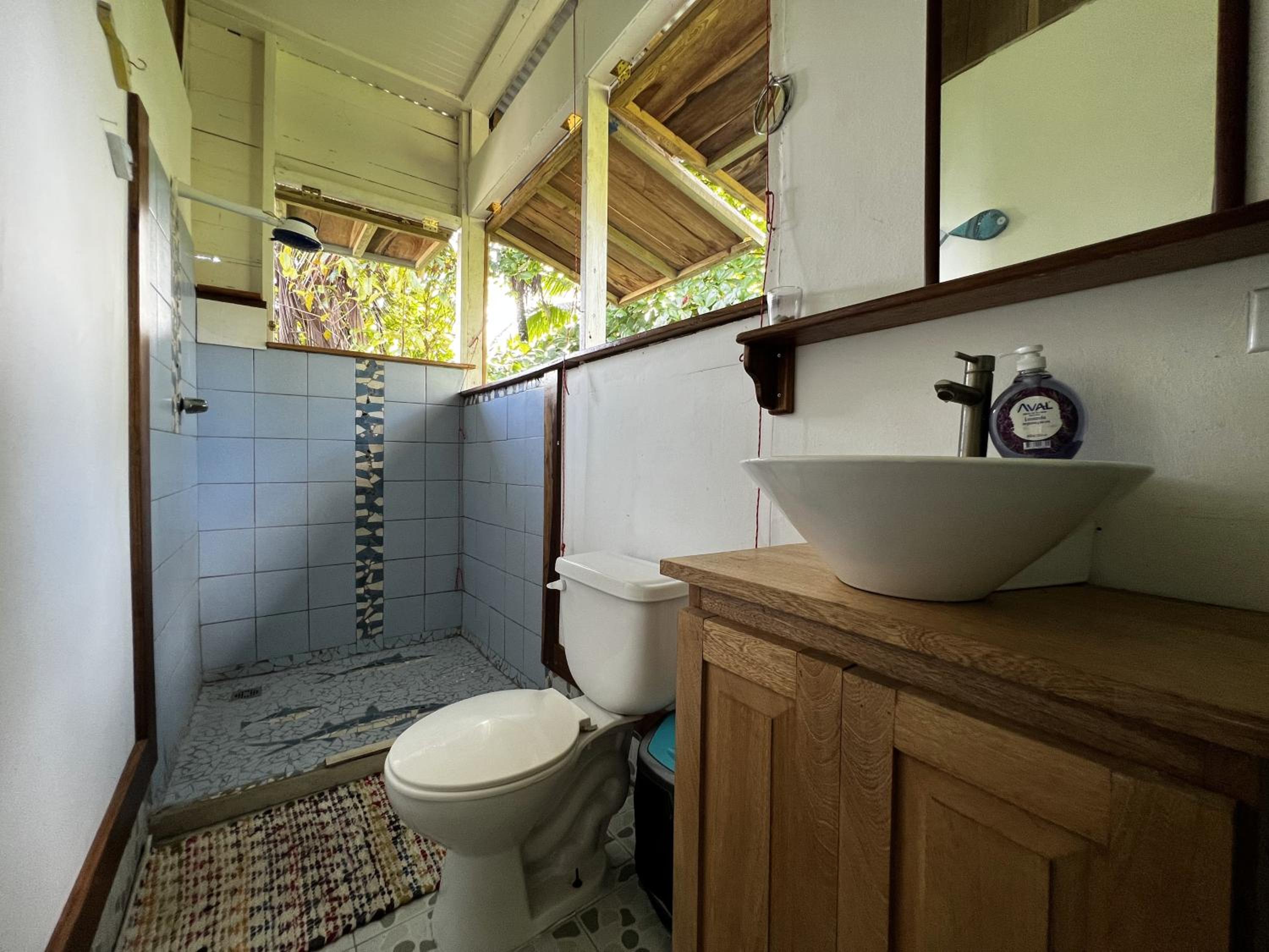 Quadruple Room with Private Bathroom photo 3