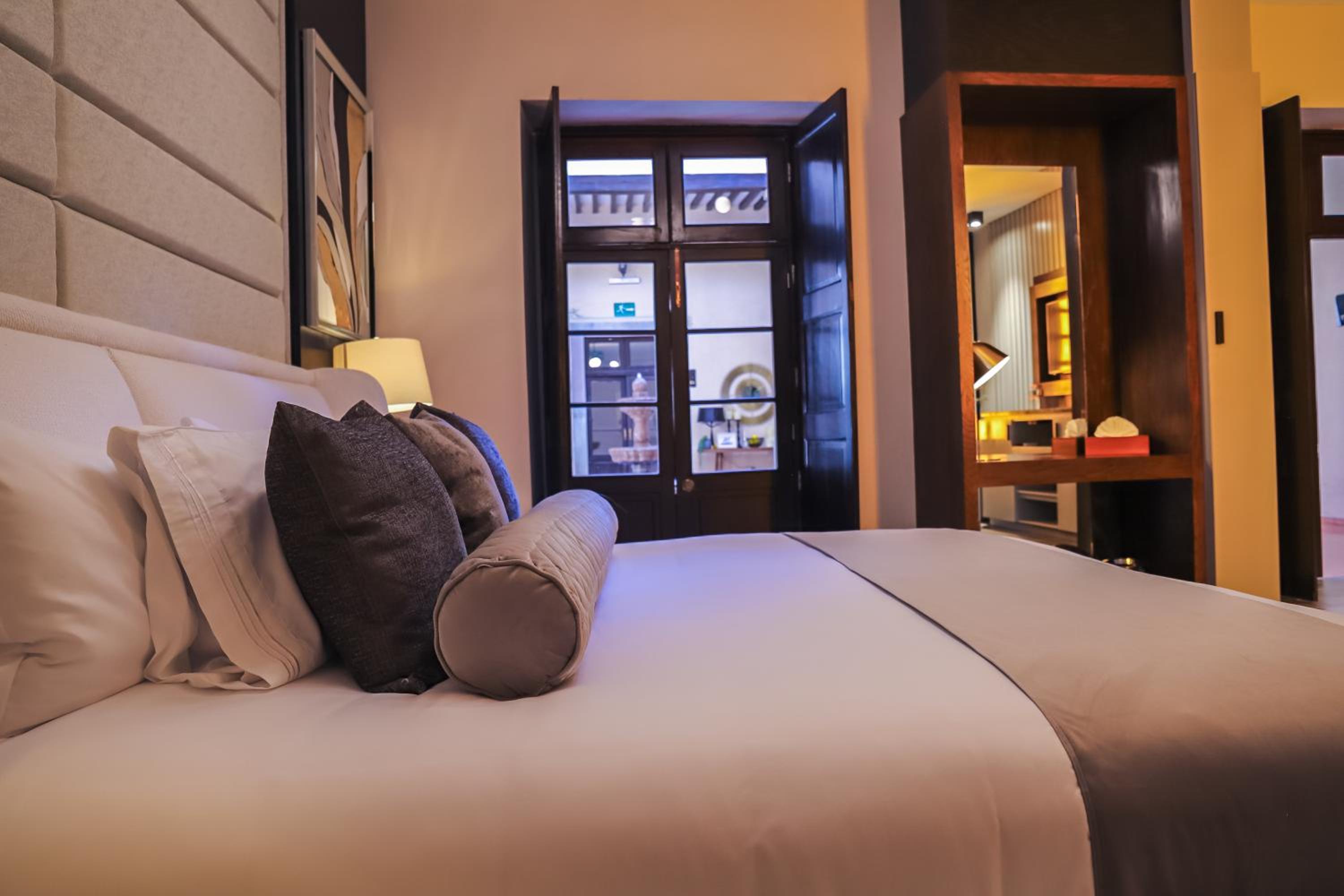 Superior King Suite - Photo 8