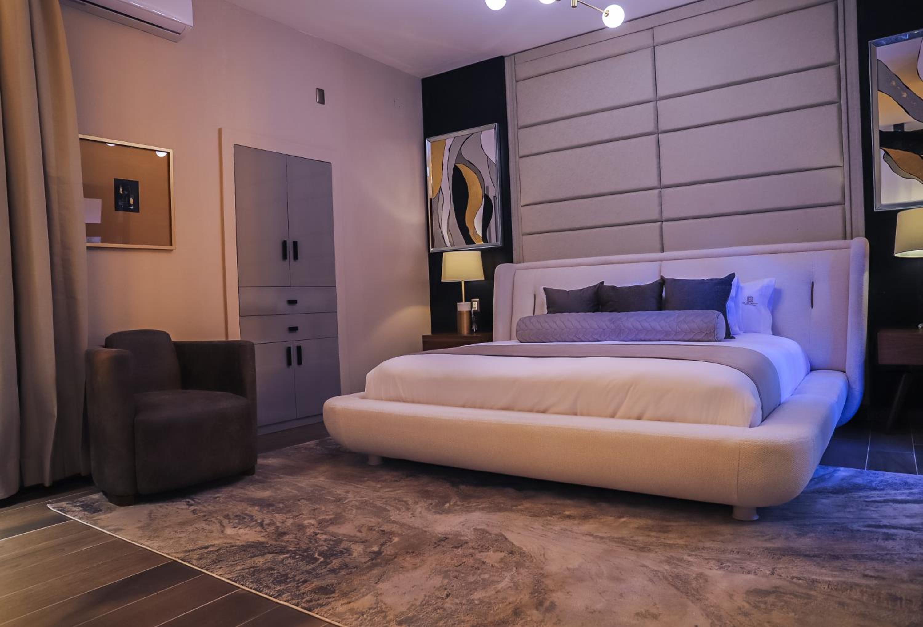 Superior King Suite - Photo 6