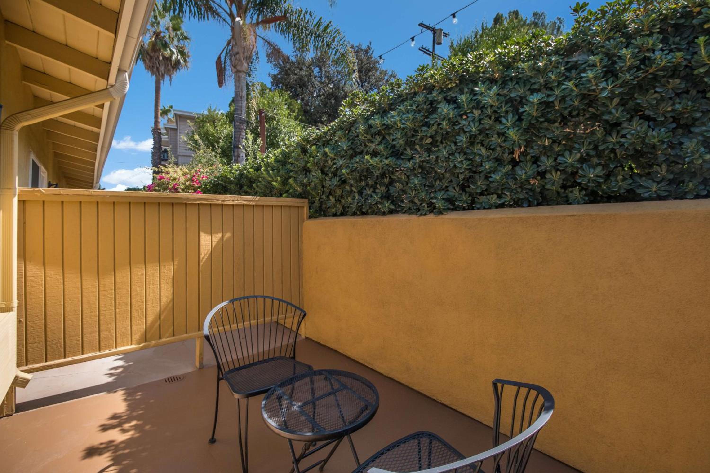 King Room with Patio - Non-Smoking - Photo 5