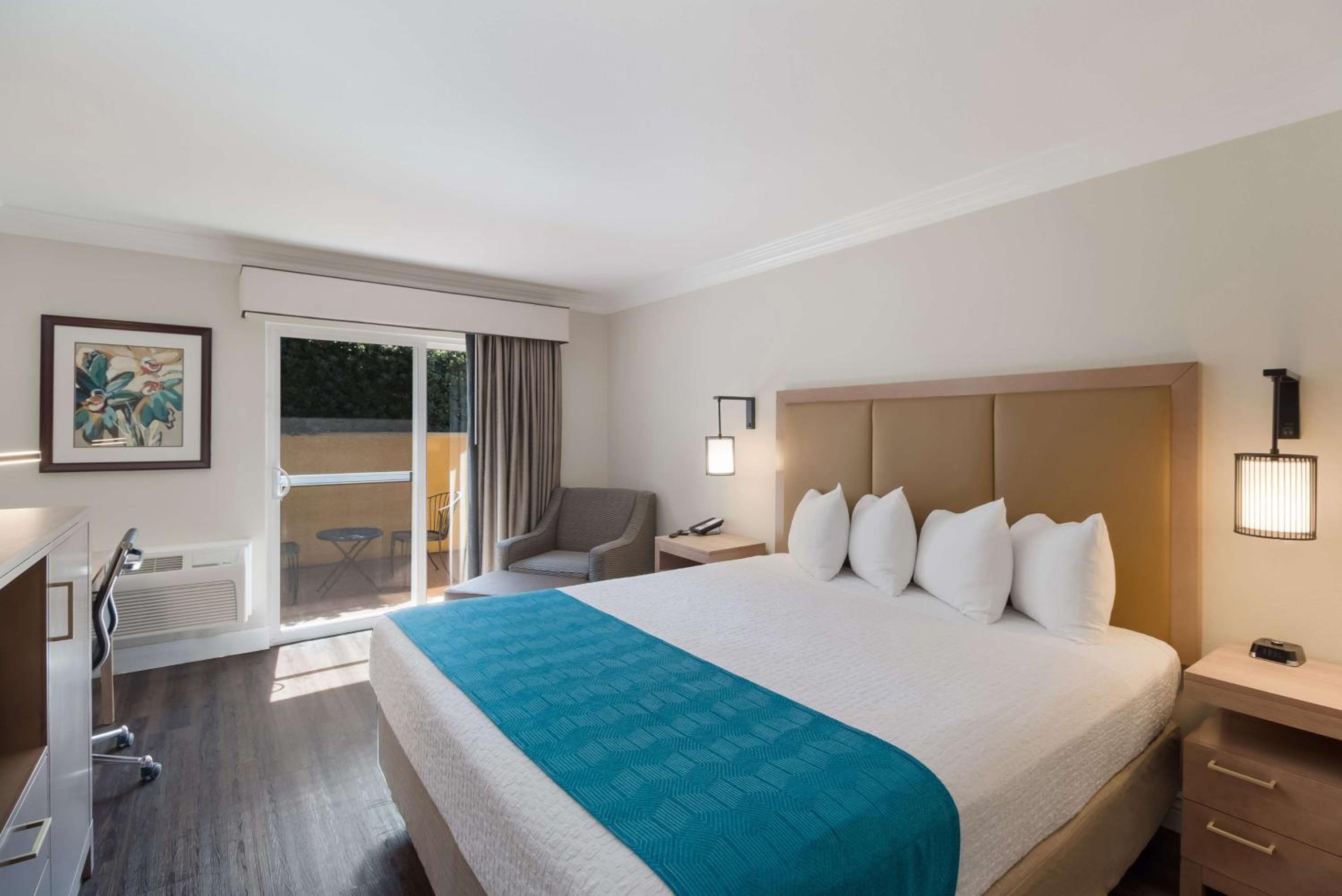 King Room - Non-Smoking - Photo 1