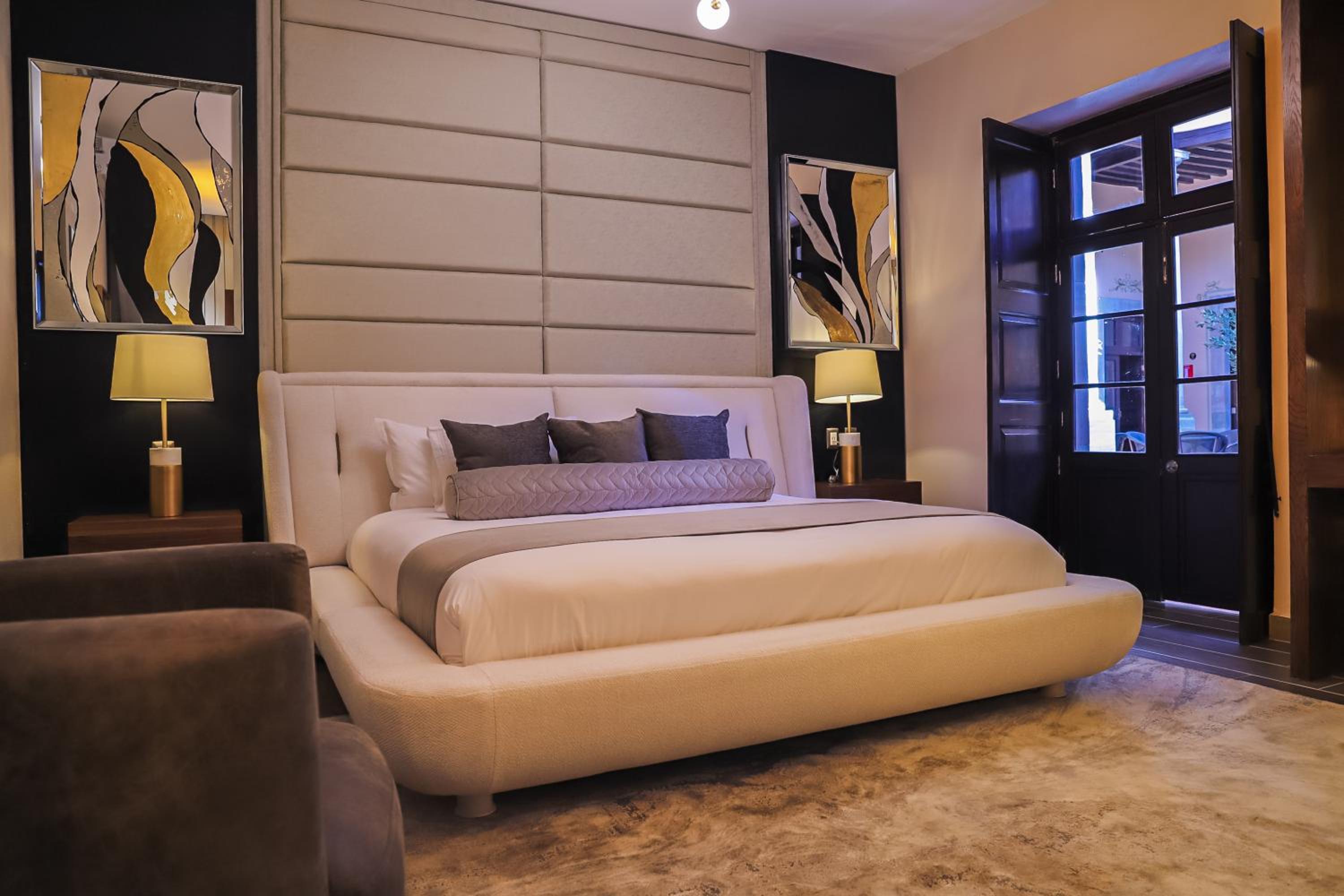 Superior King Suite - Photo 7