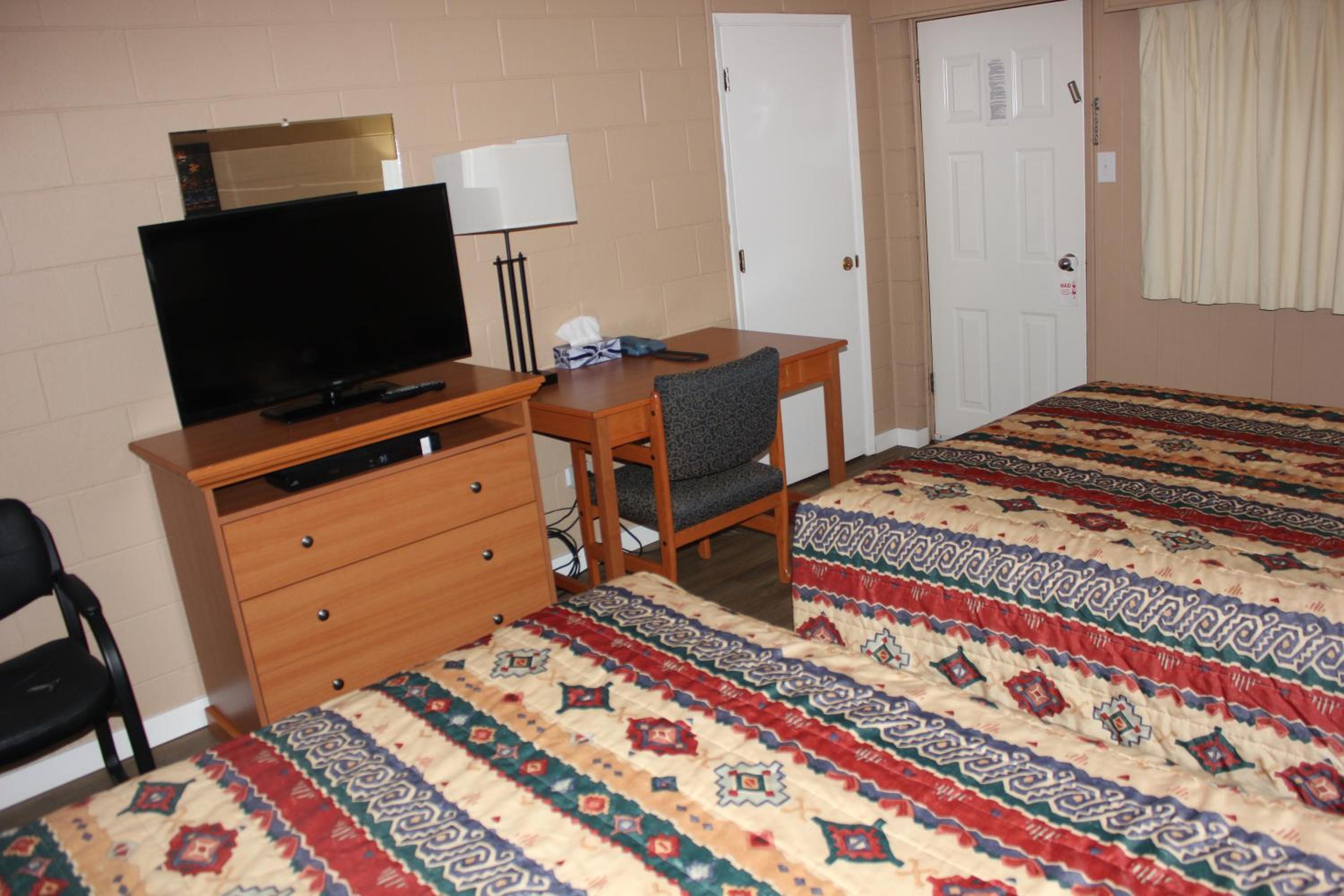 Queen Studio with Two Queen Beds photo 3