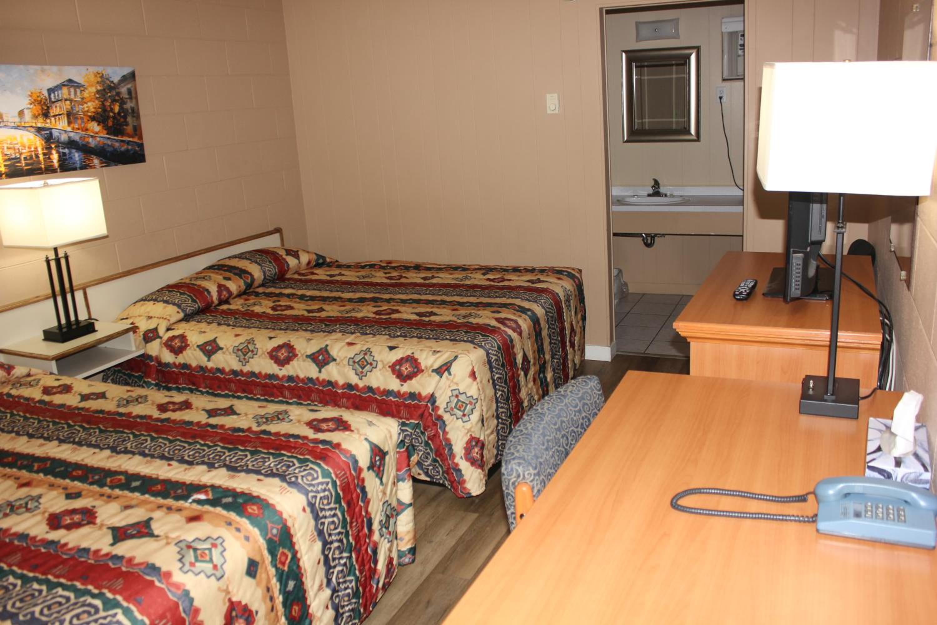 Queen Studio with Two Queen Beds photo 2