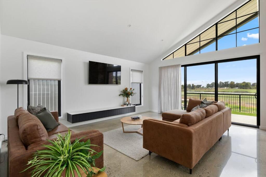 Three-Bedroom House photo 2