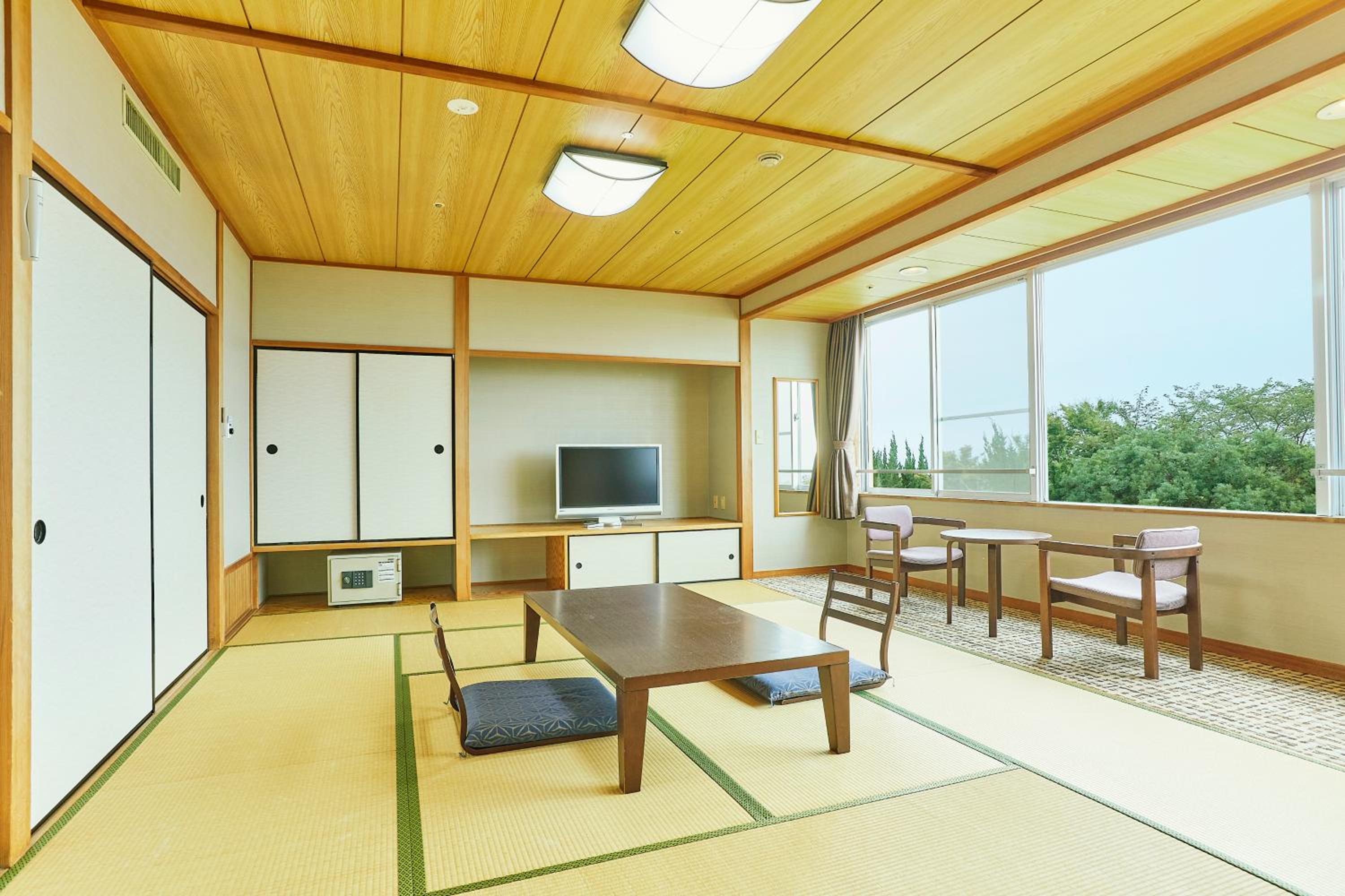 Japanese-style Room with 10 Tatami (MAX 5 Adults) photo 1