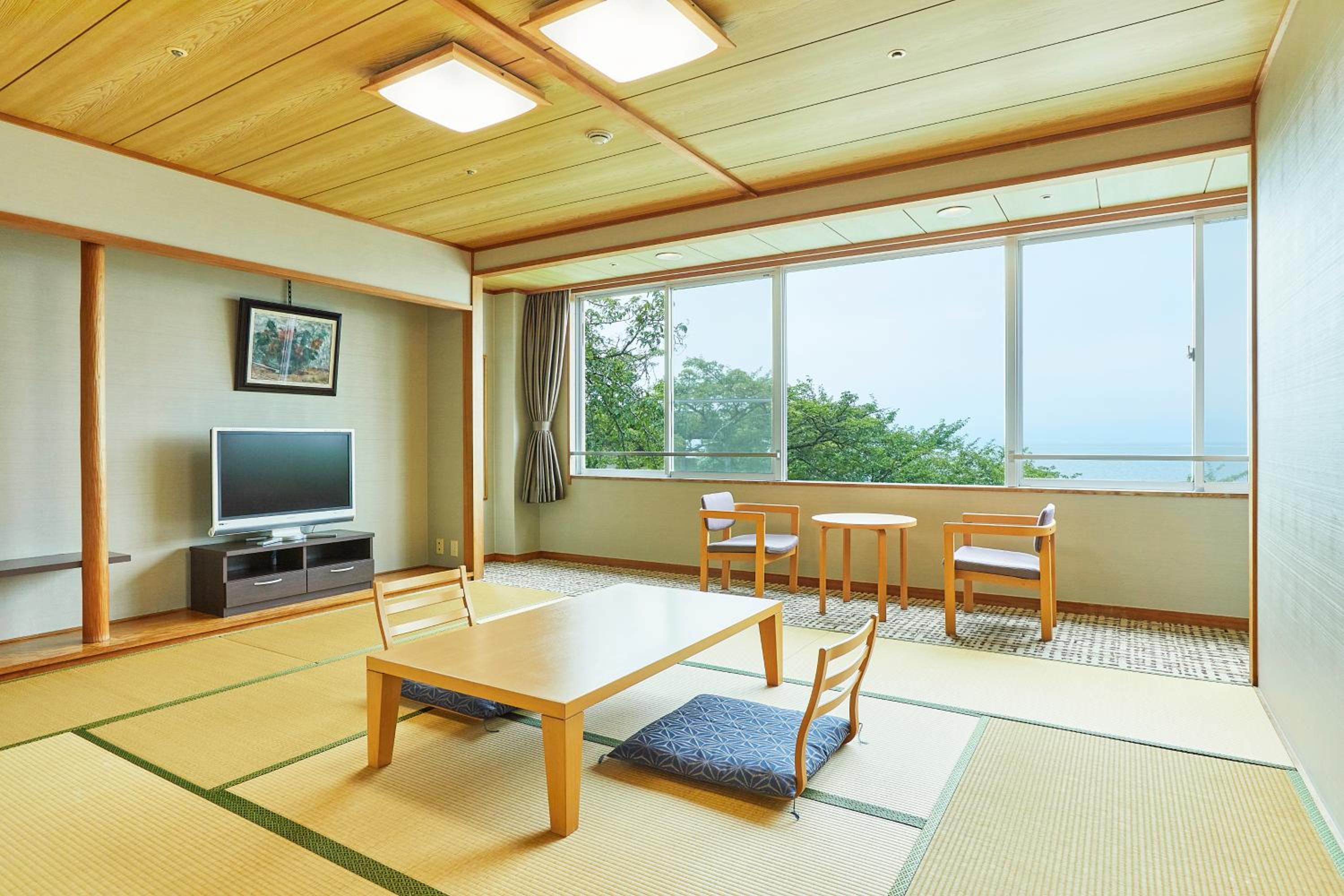 Japanese-style Room with 12 Tatami (MAX 6 Adults) photo 1