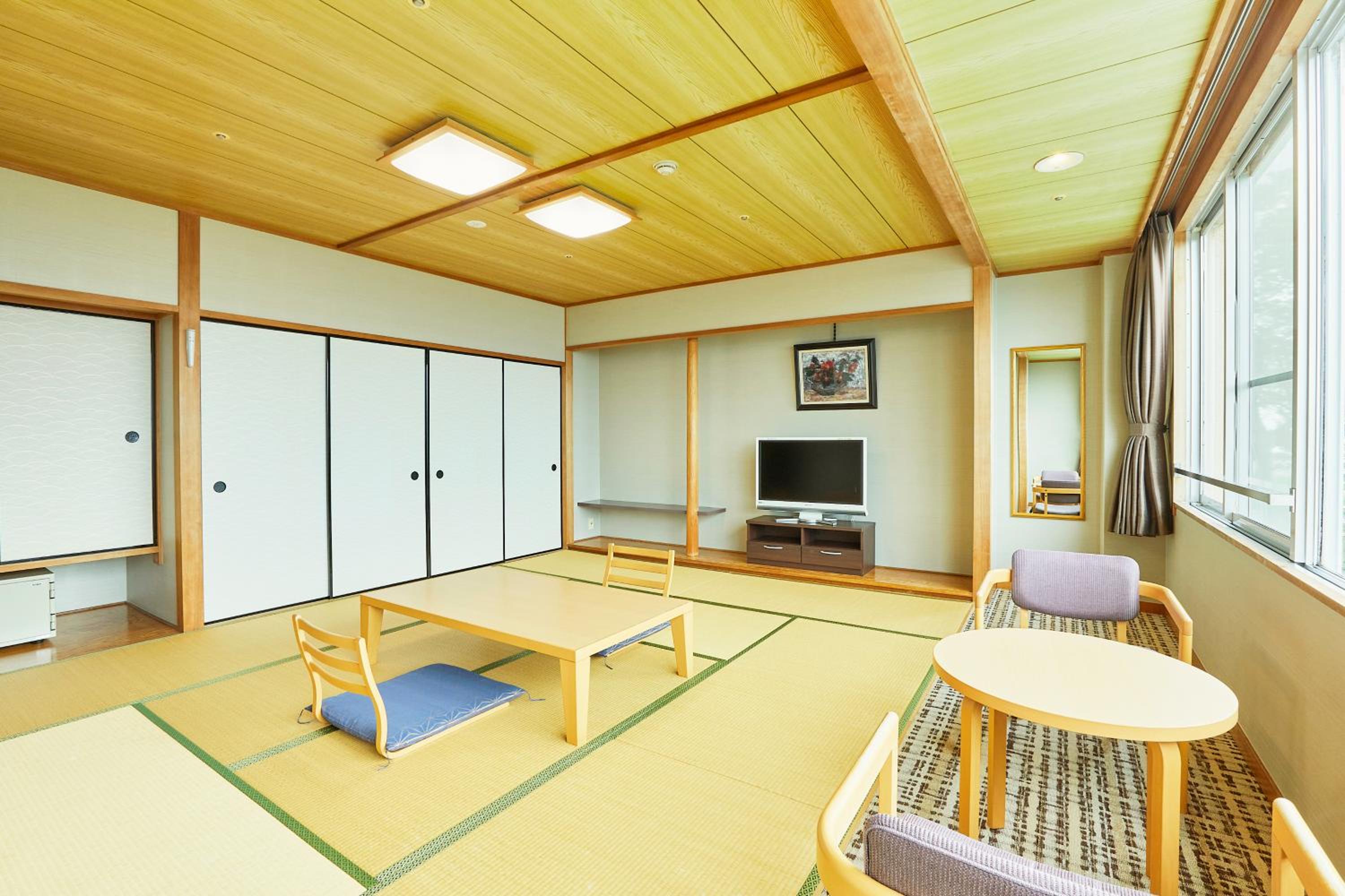Japanese-style Room with 12 Tatami (MAX 6 Adults) photo 2