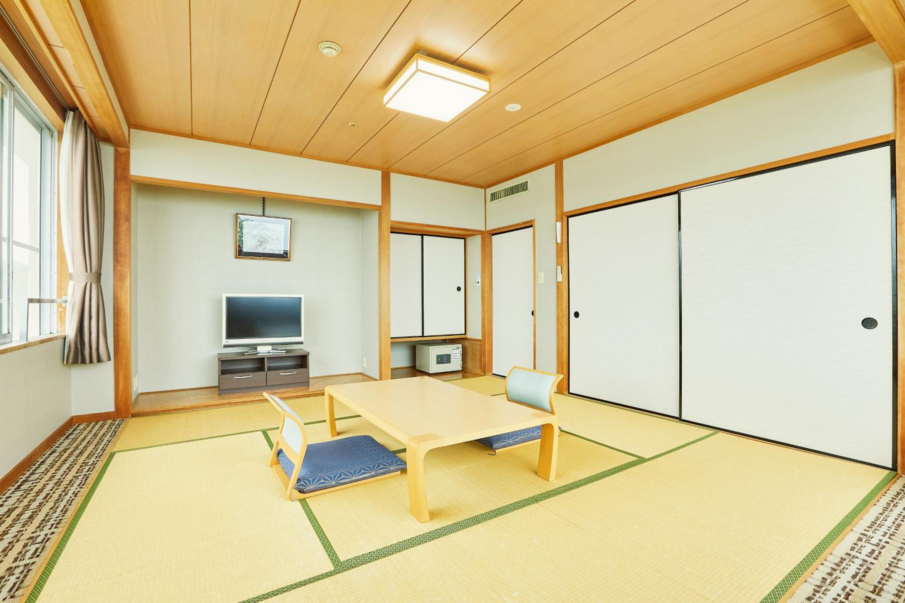 Corner View Japanese-style Room with 8 Tatami photo 2