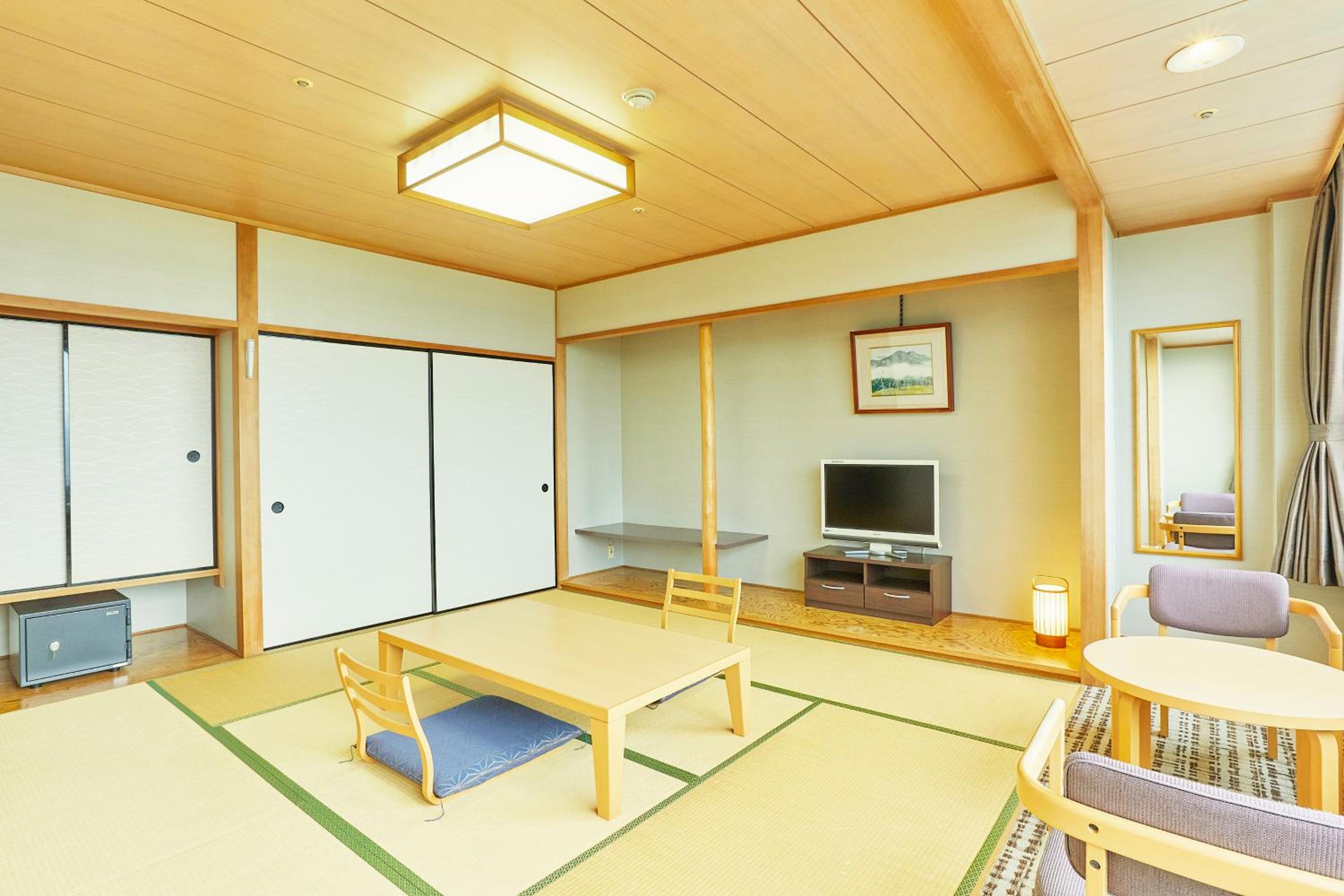 Japanese-style Room with 8 Tatami (MAX 4 Adults) photo 2