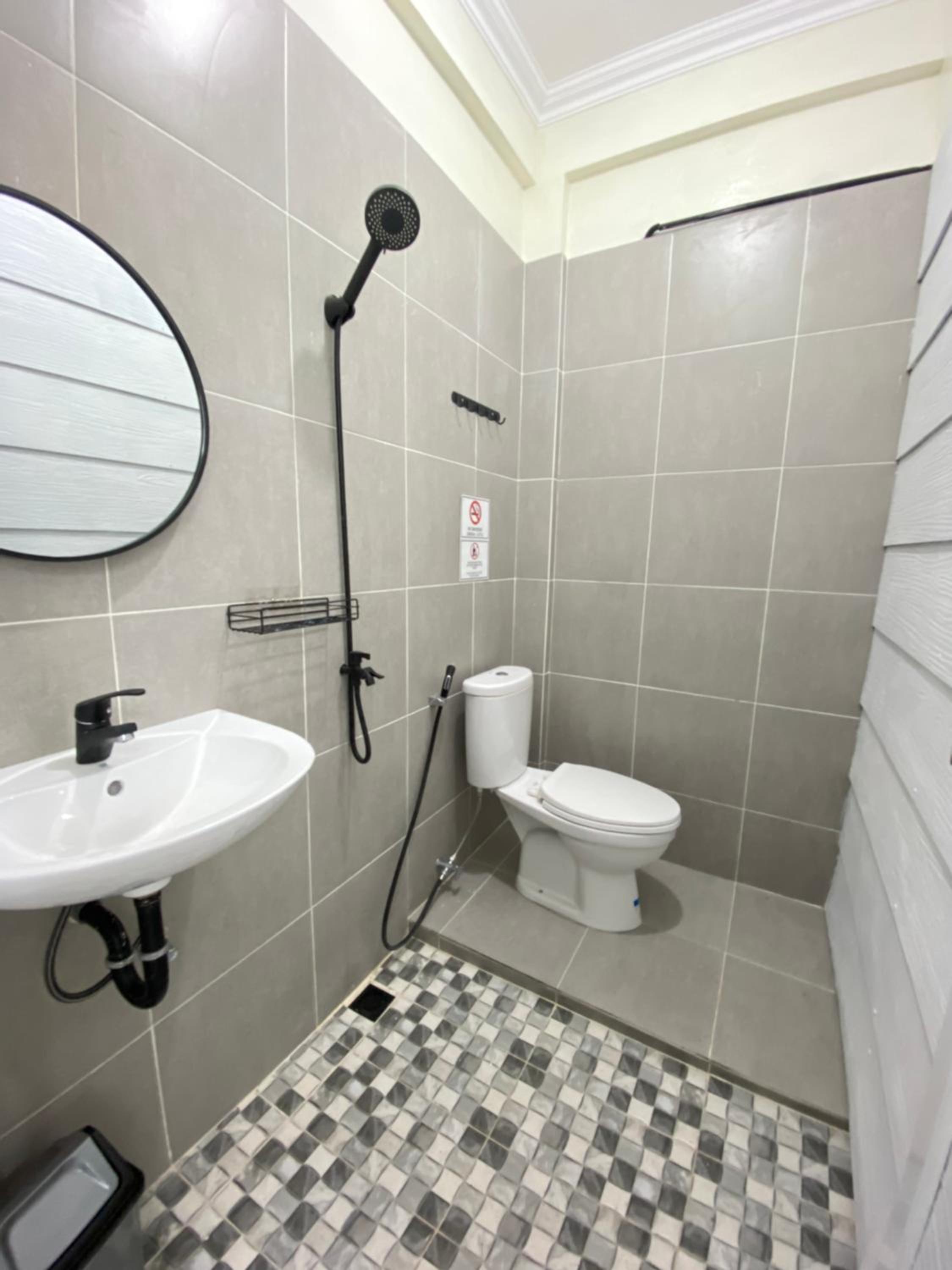 Twin Room with Shared Bathroom - Photo 2