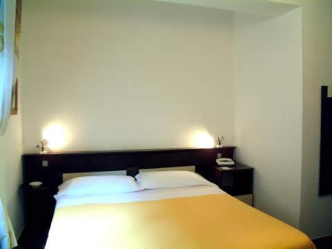 Triple Room - Photo 1