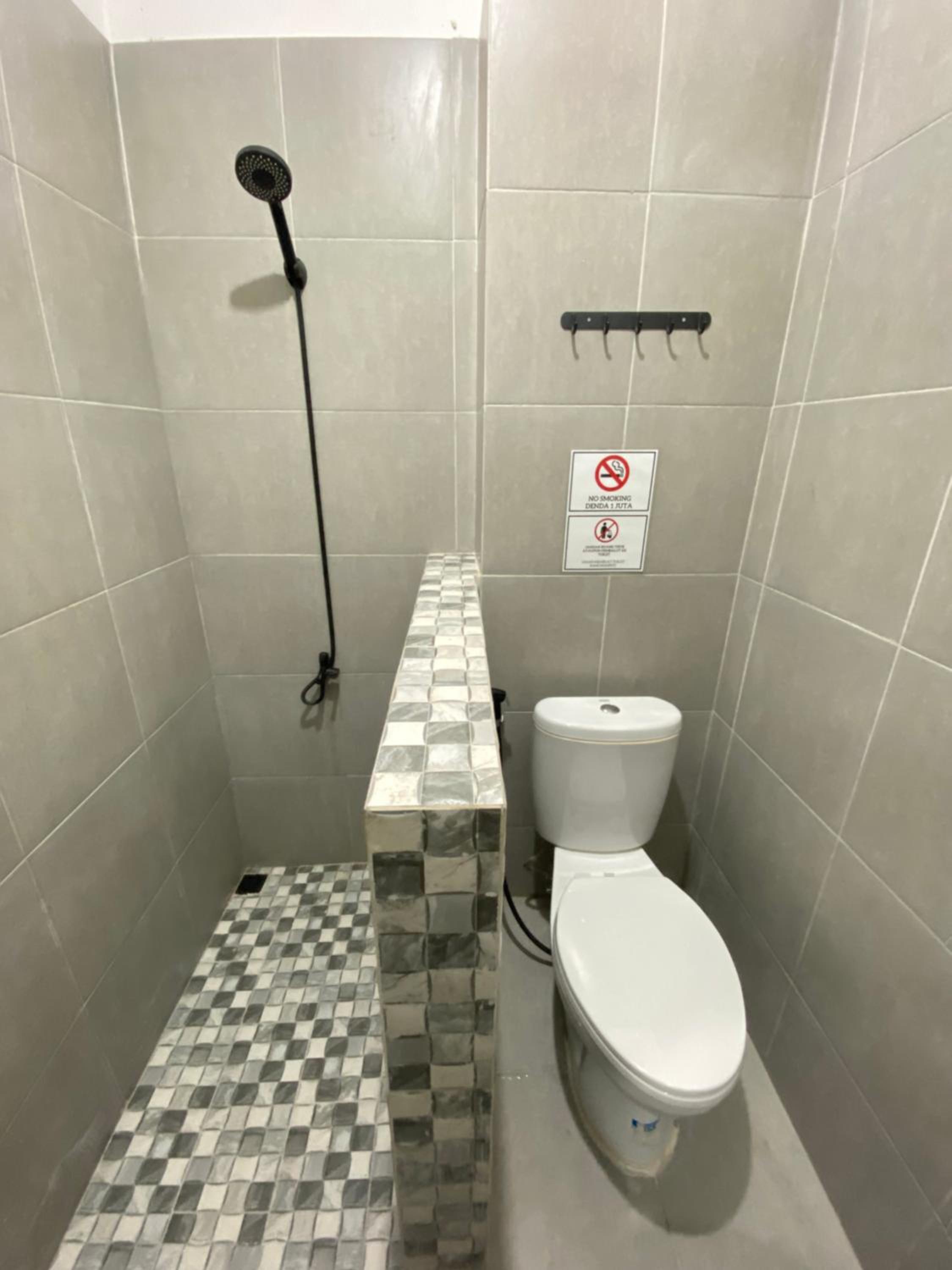 Quadruple Room with Shared Bathroom photo 2
