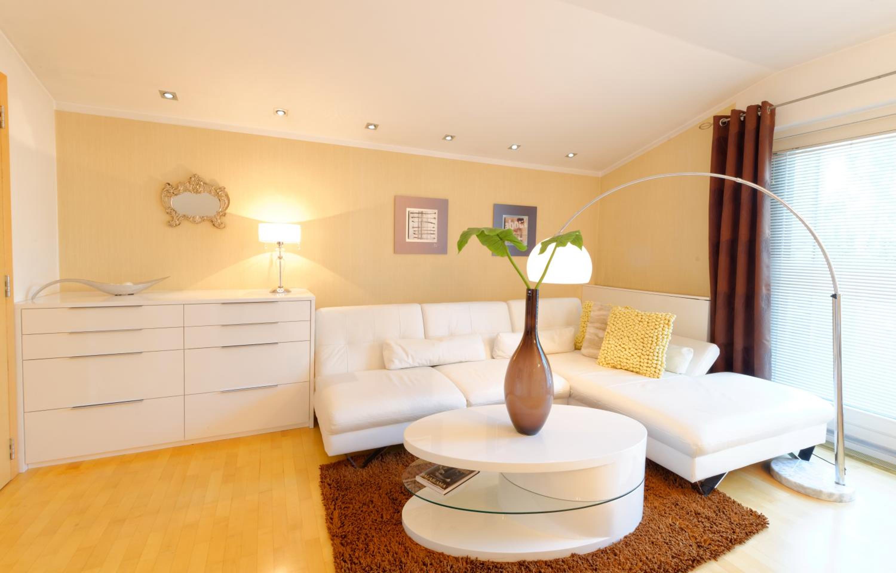 Deluxe One-Bedroom Apartment with Balcony