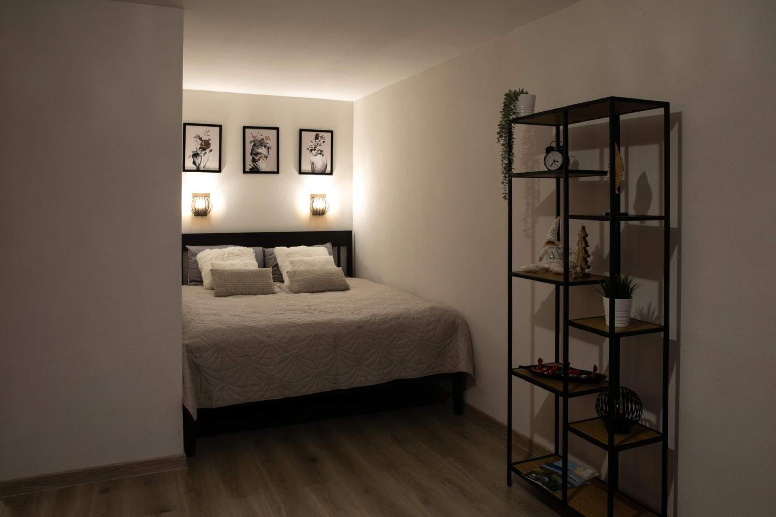 One-Bedroom Apartment photo 1