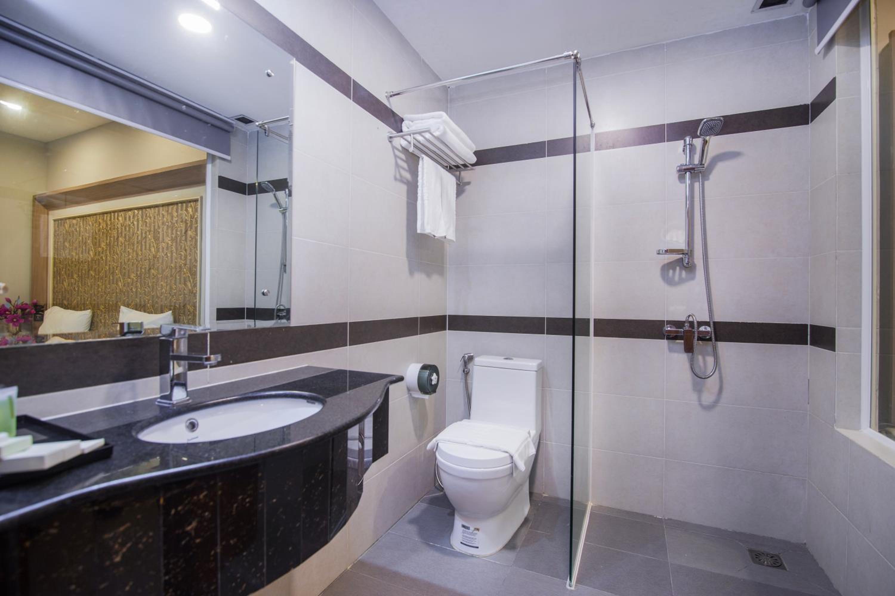 Deluxe Double Room - Photo 9