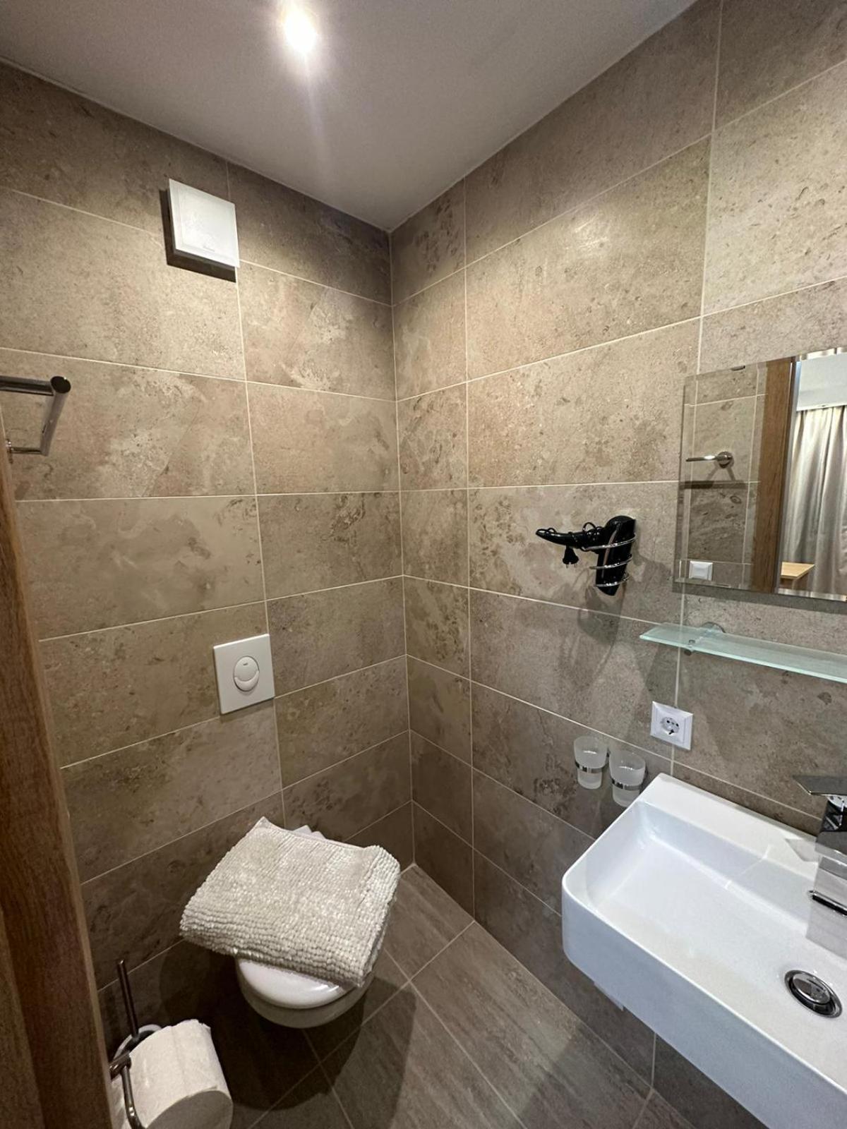 Queen Room photo 3