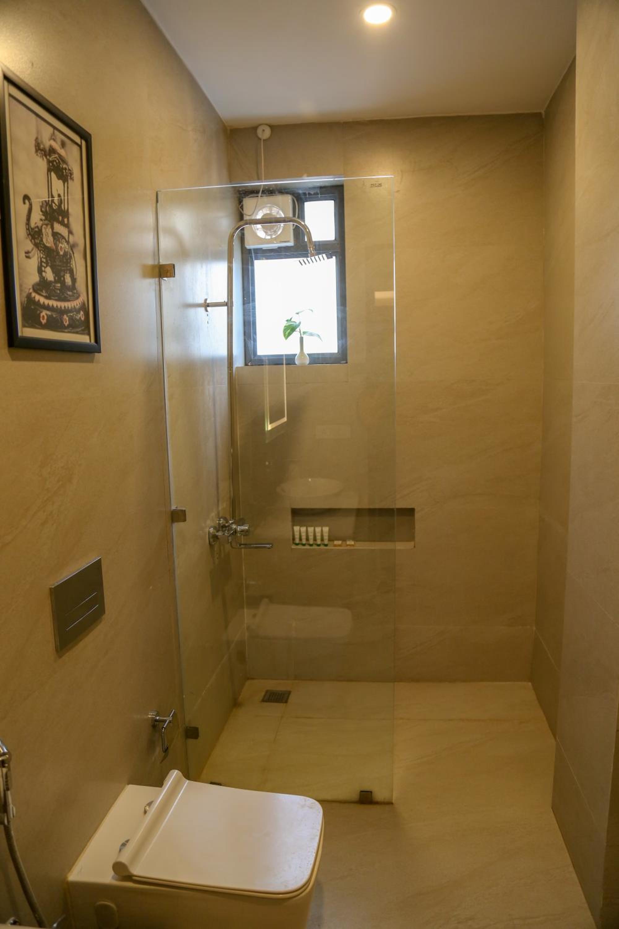 Deluxe Rooms - Photo 8