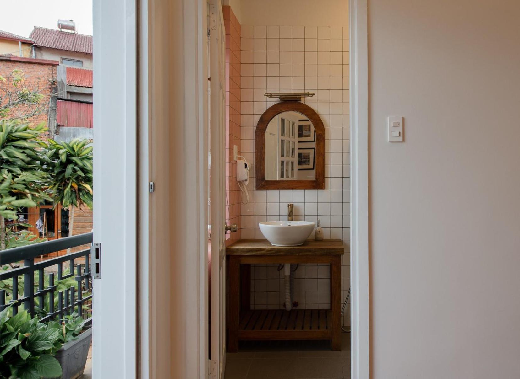 Superior Double Room with Balcony - Photo 12
