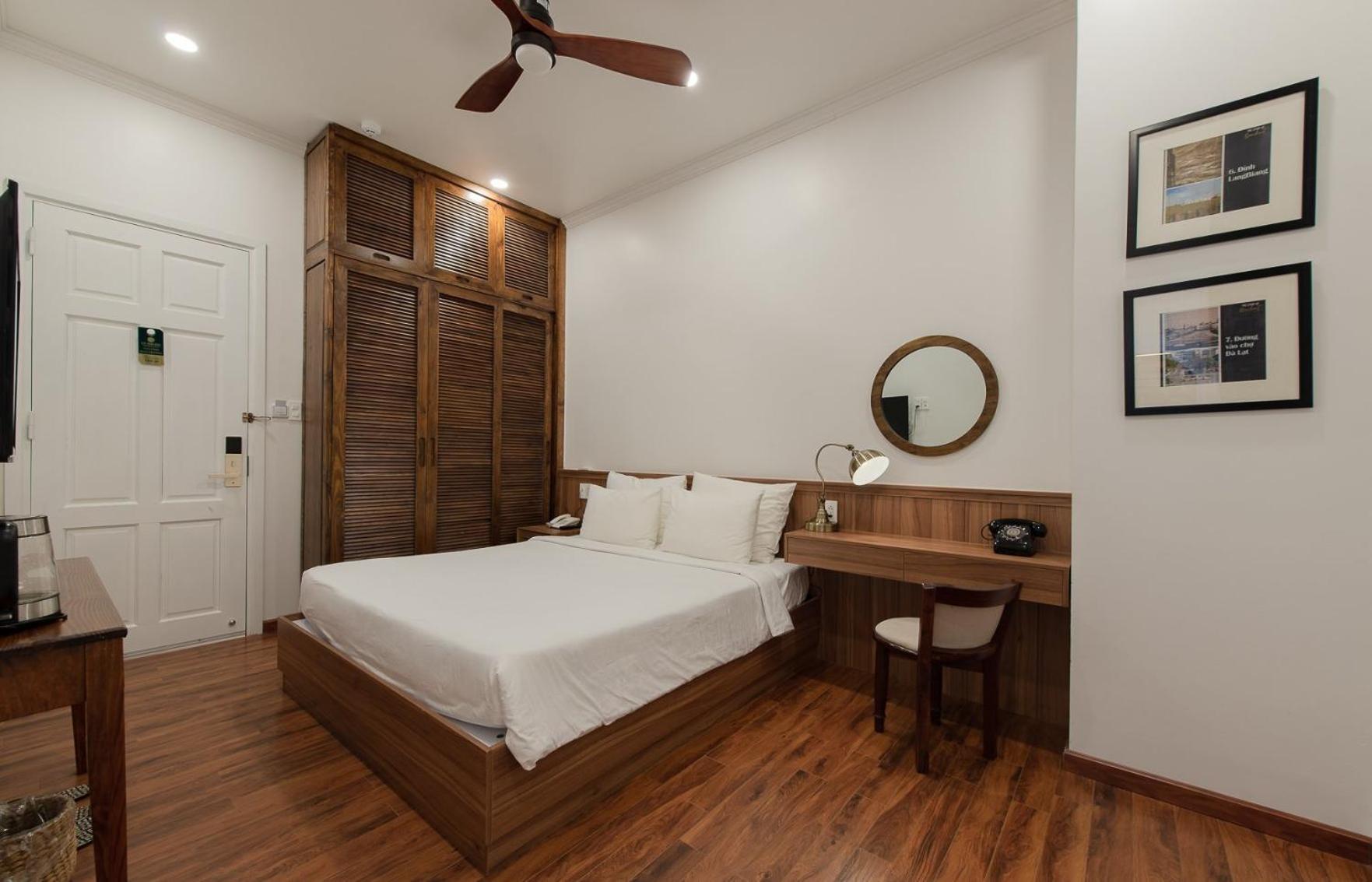 Superior Double Room with Balcony - Photo 13