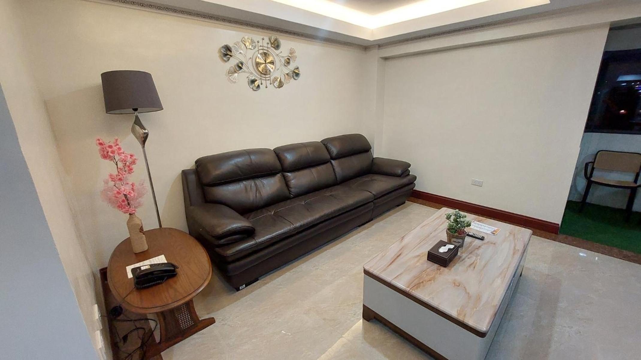 Superior Family Room - Photo 10