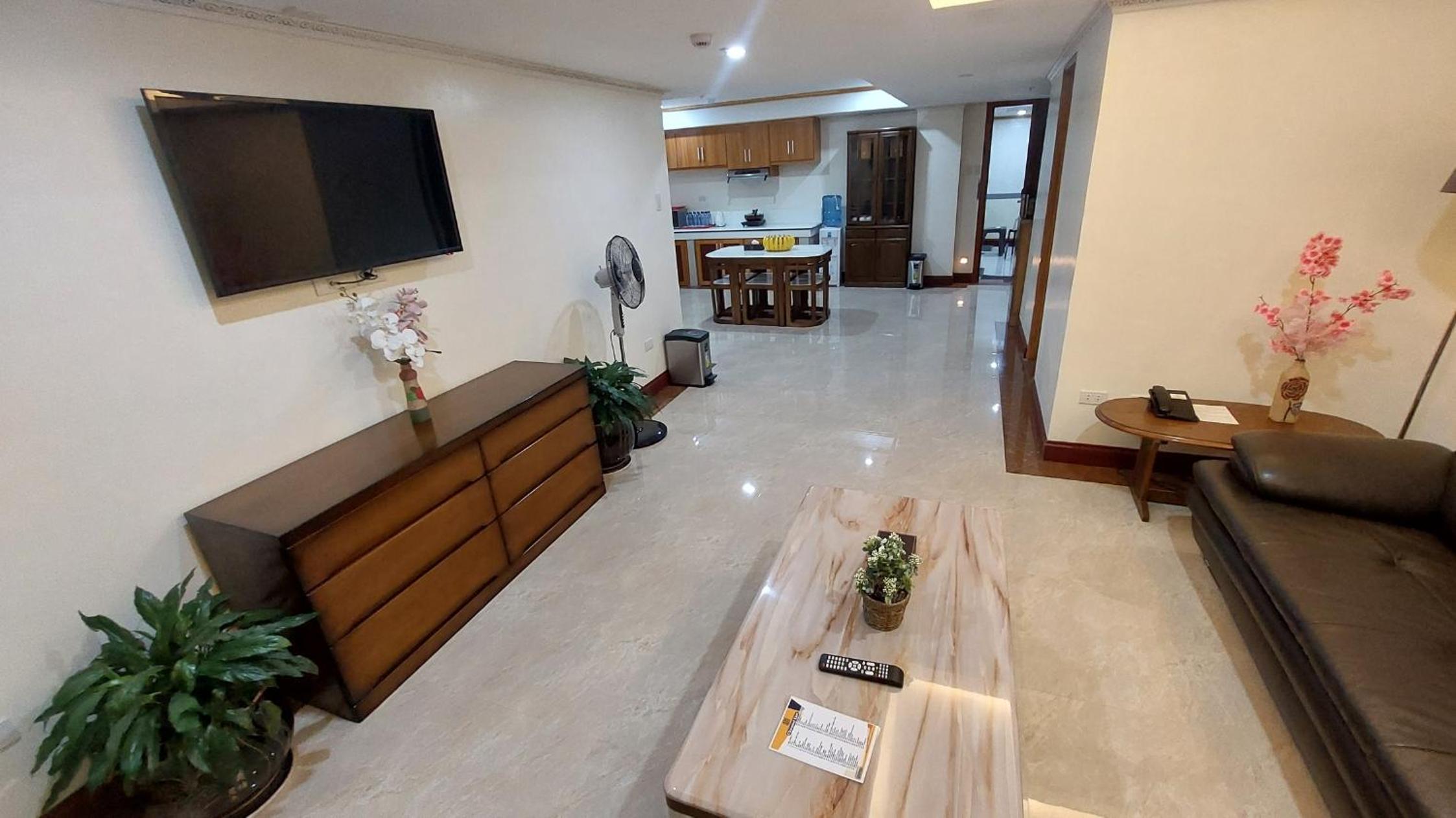 Superior Family Room - Photo 11