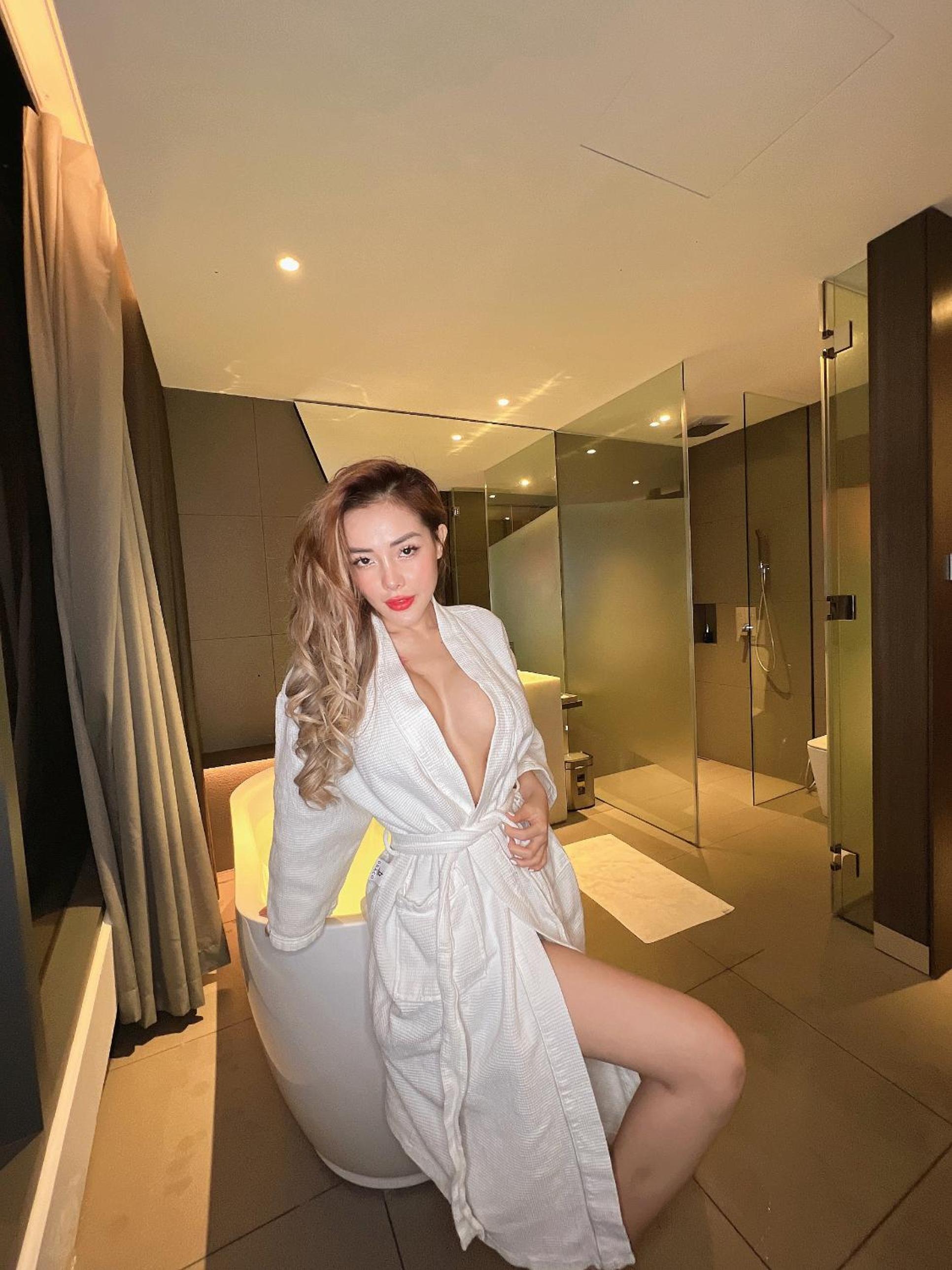 Suite with Balcony and City View - Photo 7