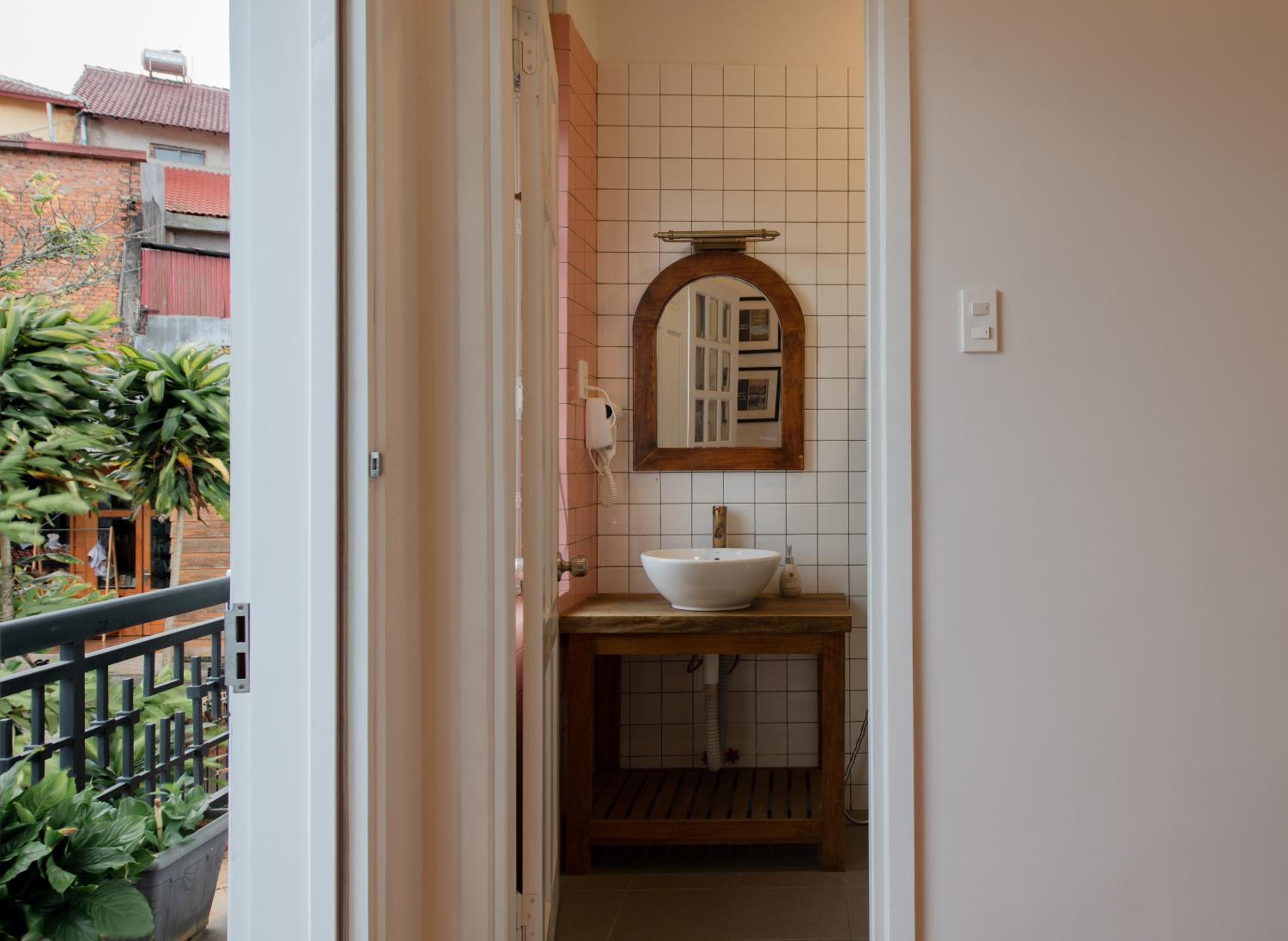 Superior Double Room with Balcony - Photo 9