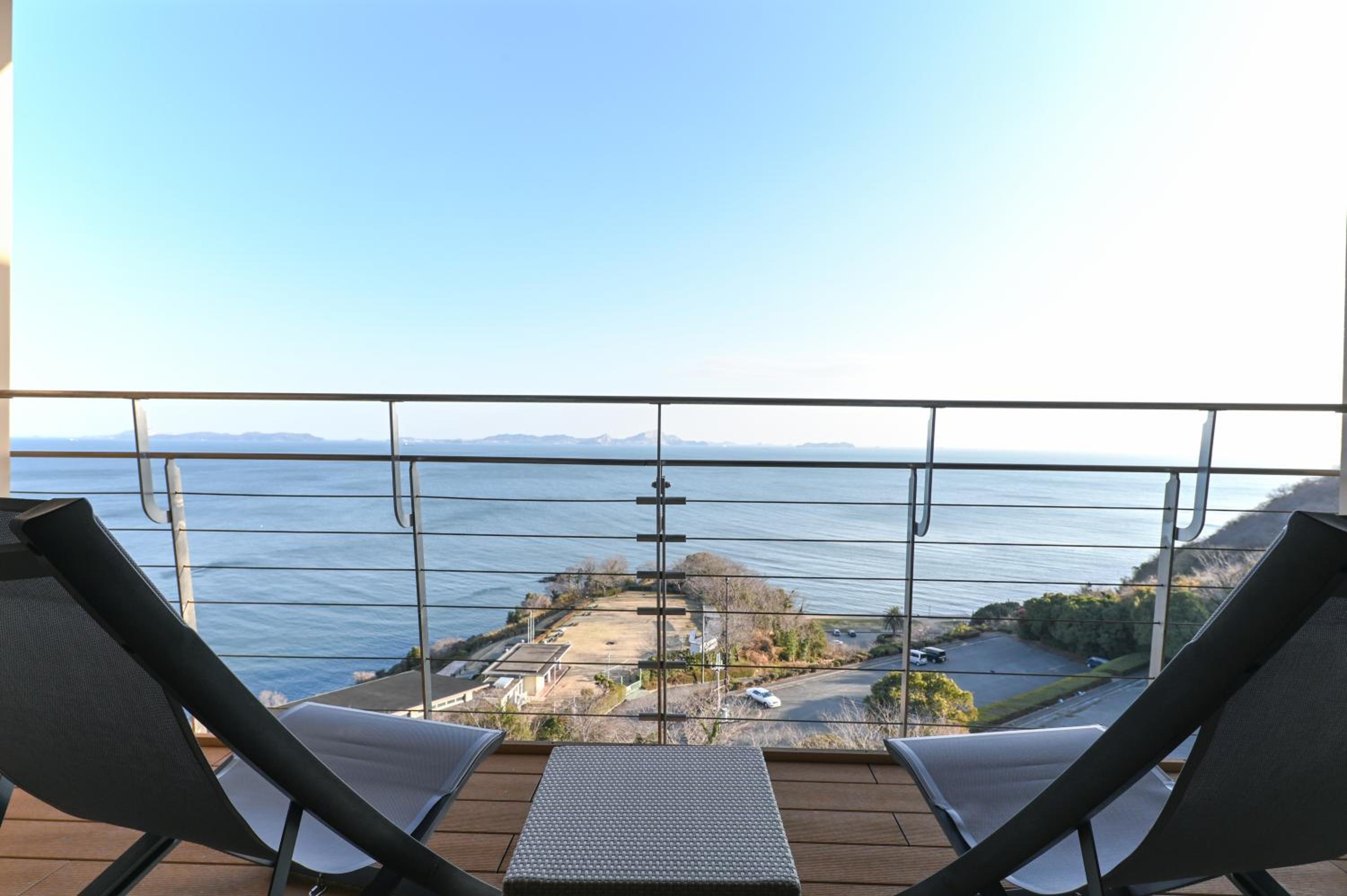 Superior Twin(Top Floor)(With Shower Booth & Deck)(Non-Smoking) - Photo 2