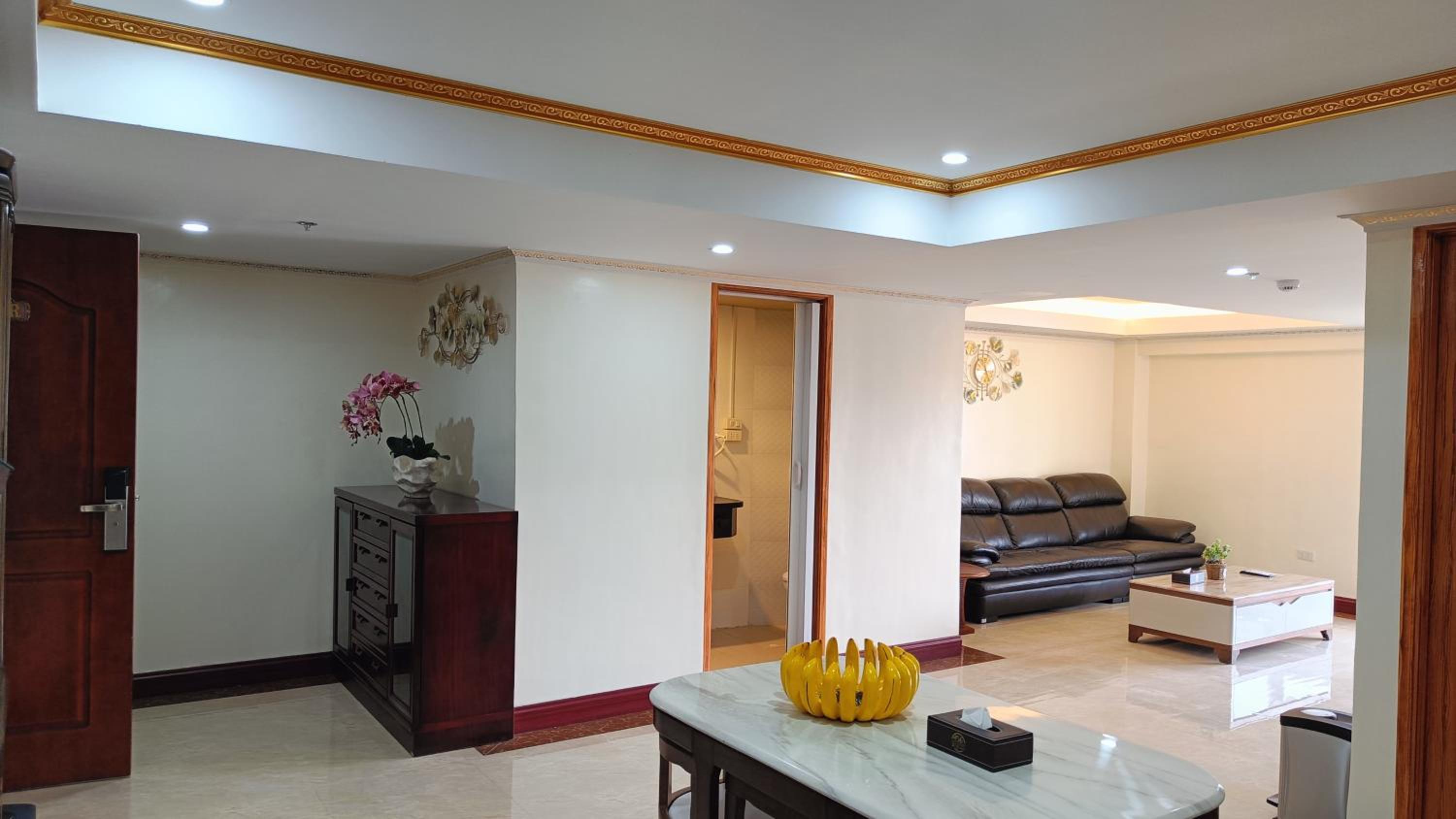 Superior Family Room - Photo 8