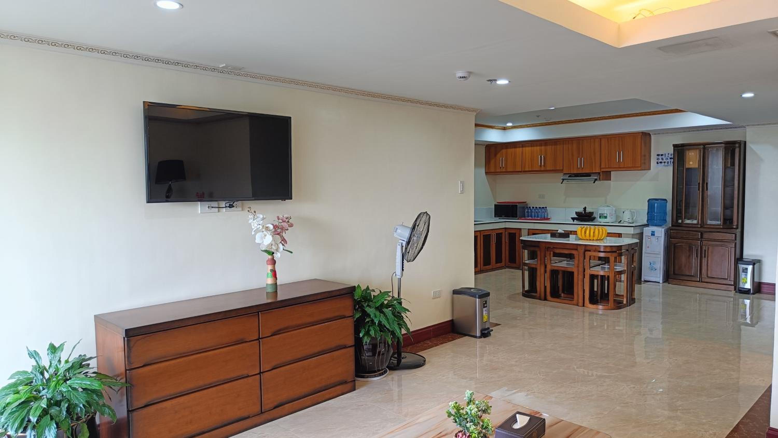 Superior Family Room - Photo 7