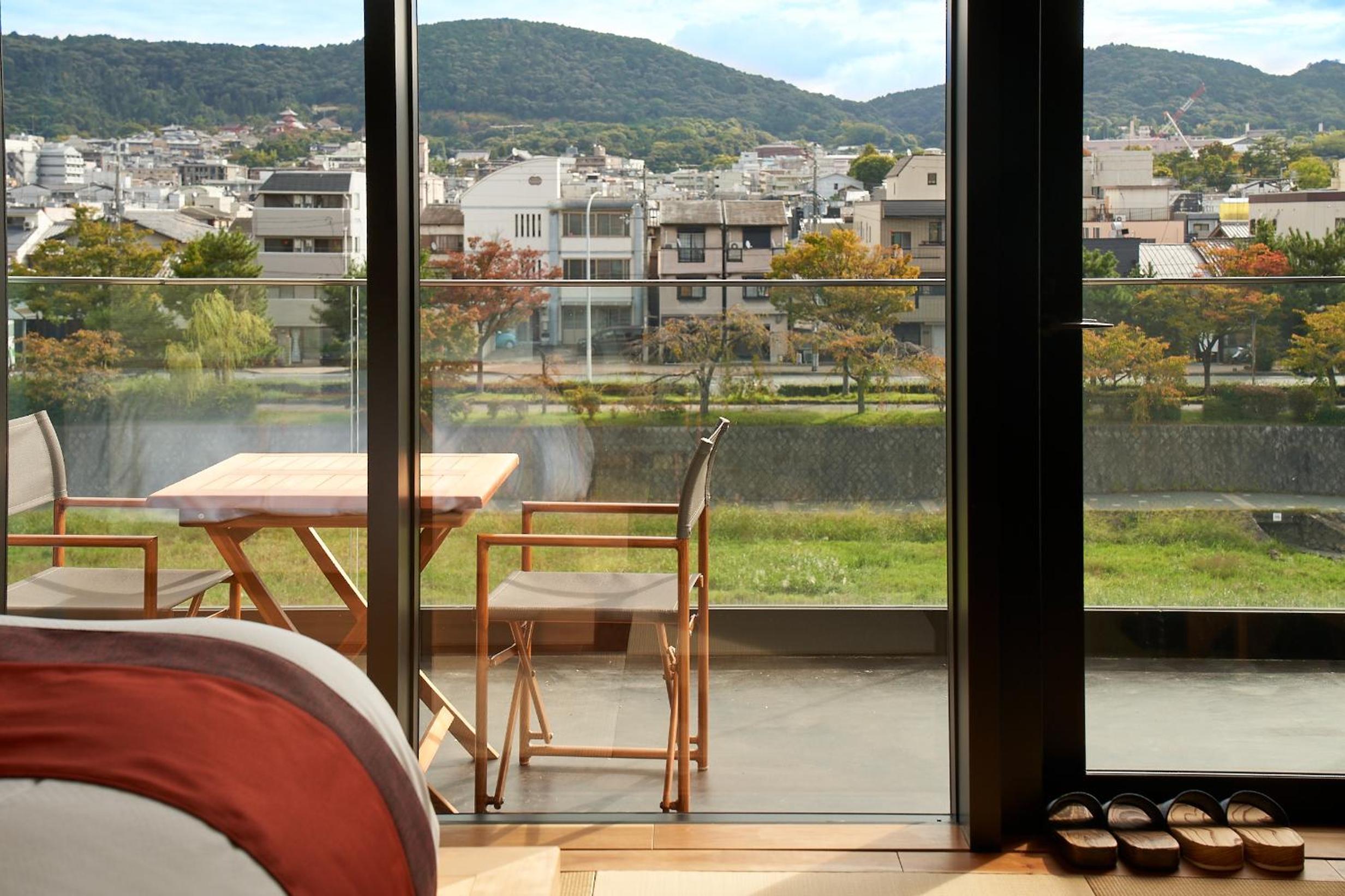 Deluxe Double Room with Balcony - Photo 8