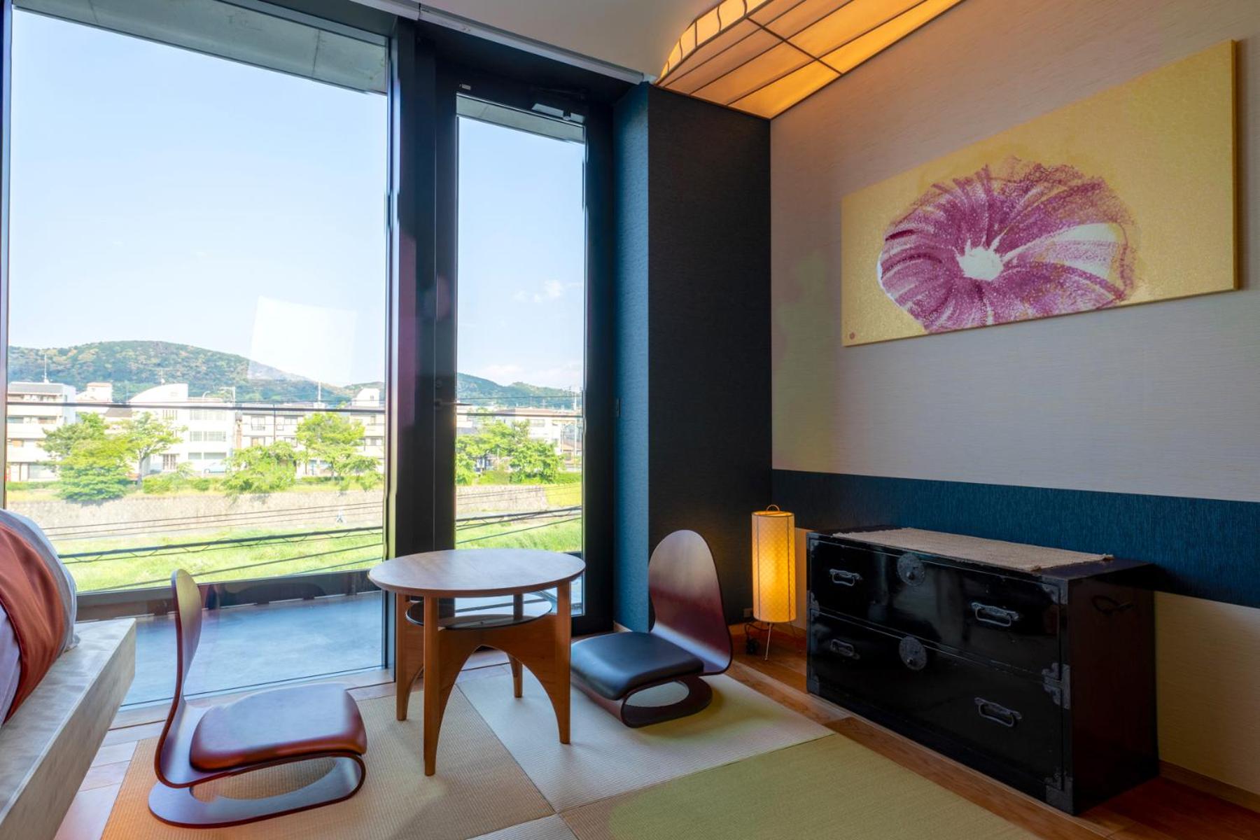 Deluxe Double Room with Balcony - Photo 4