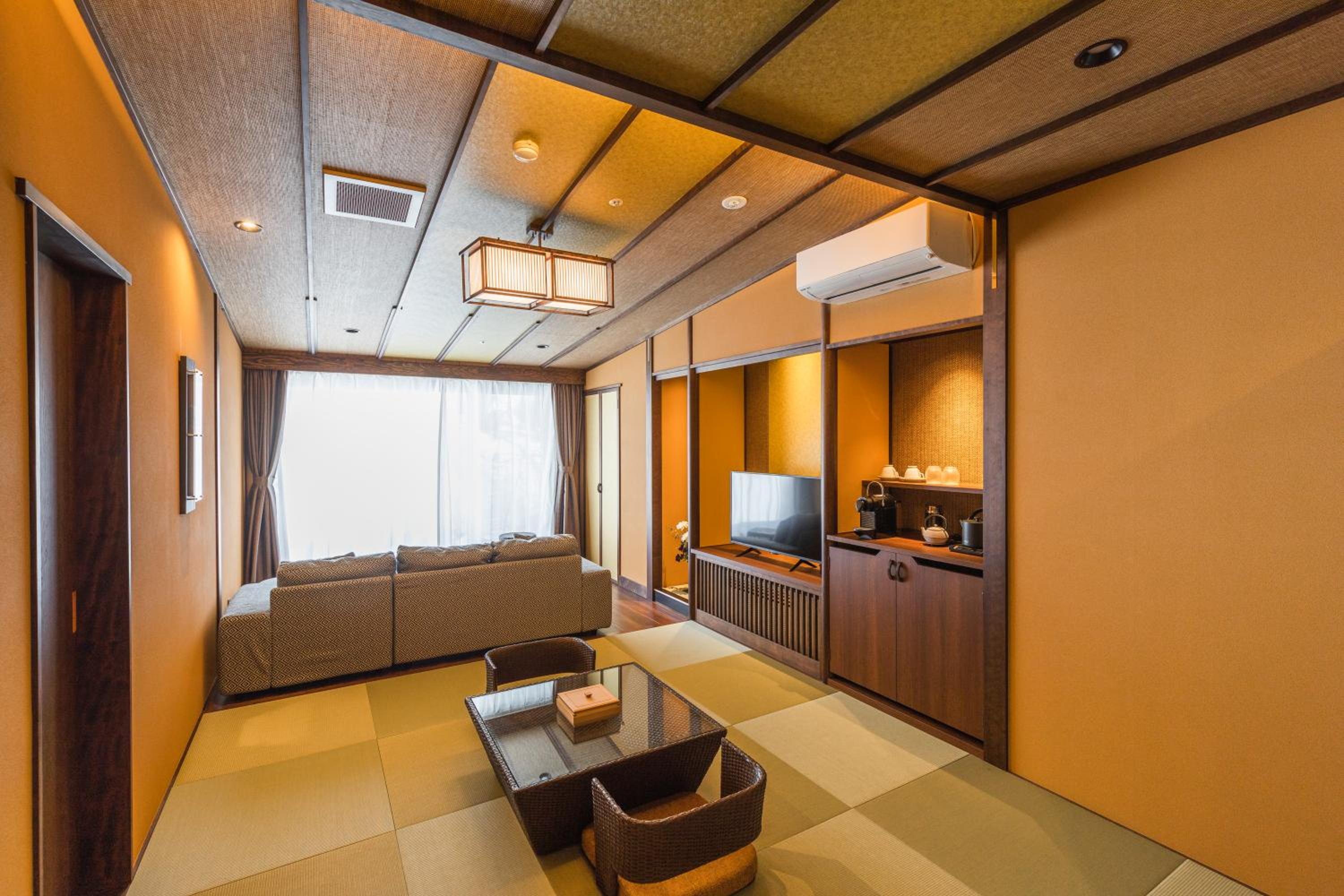 Luxury Suite with Semi-Open Air Onsen Bath – Kakukan photo 3
