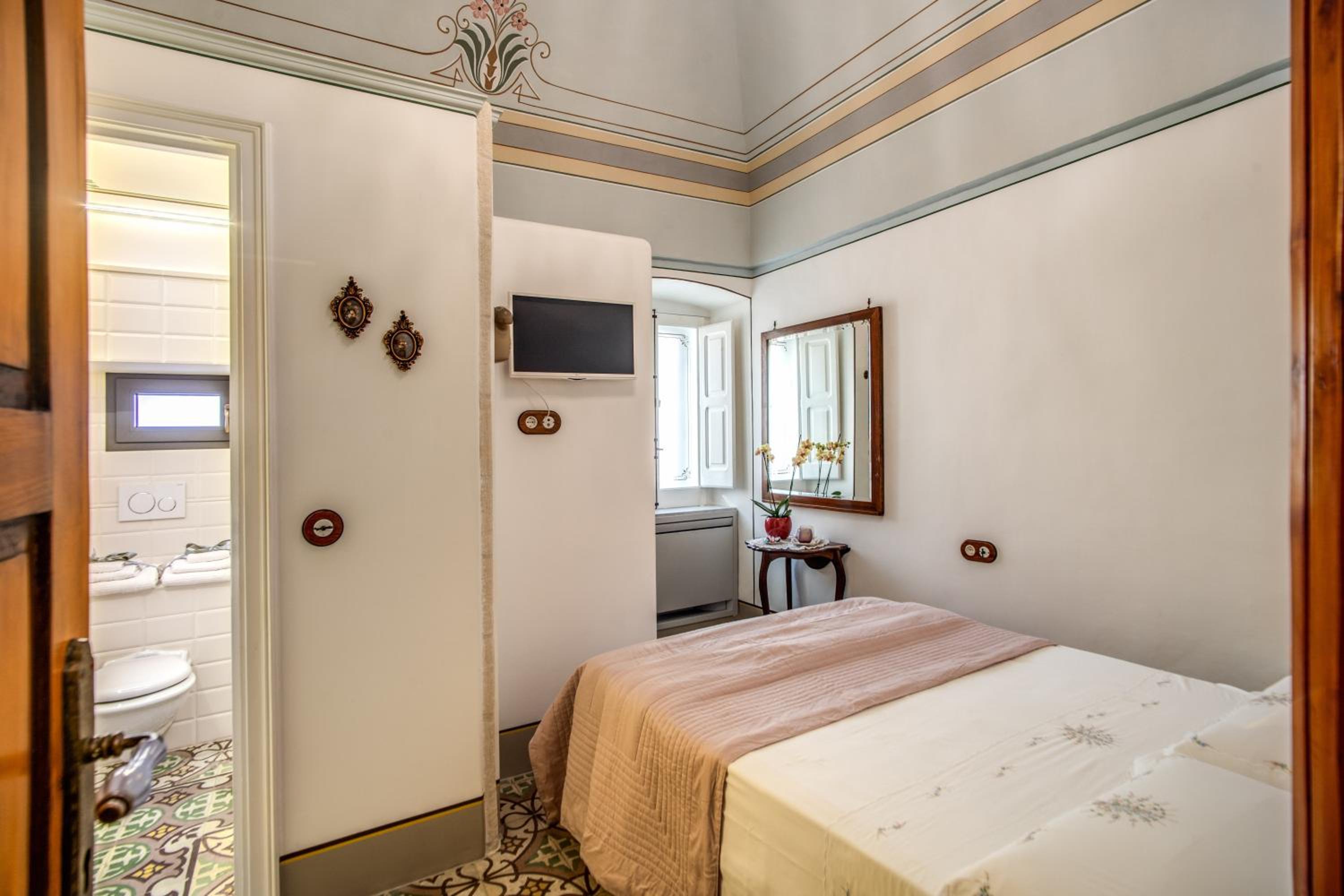 Standard Double Room photo 2