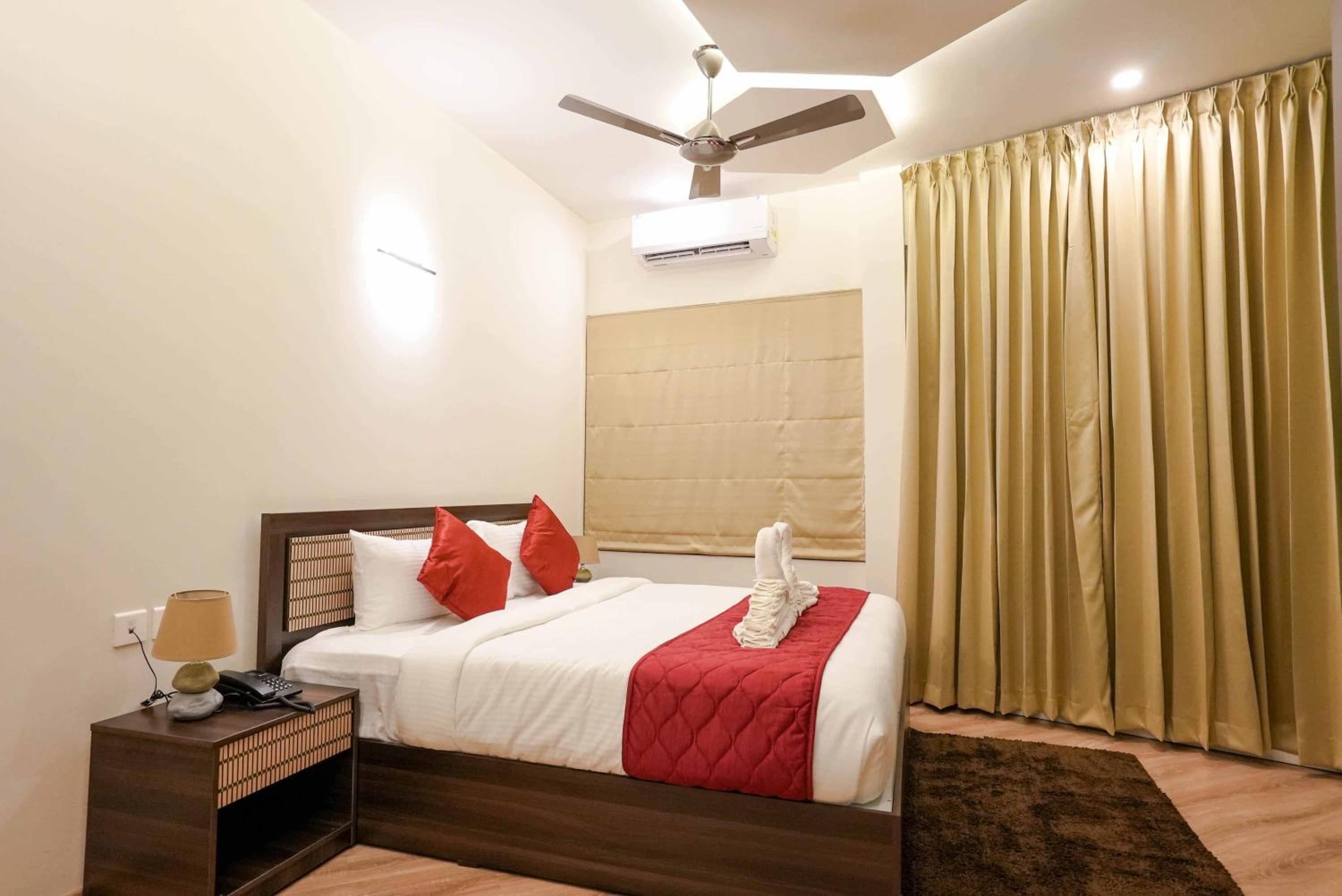 Executive Suite - Photo 2