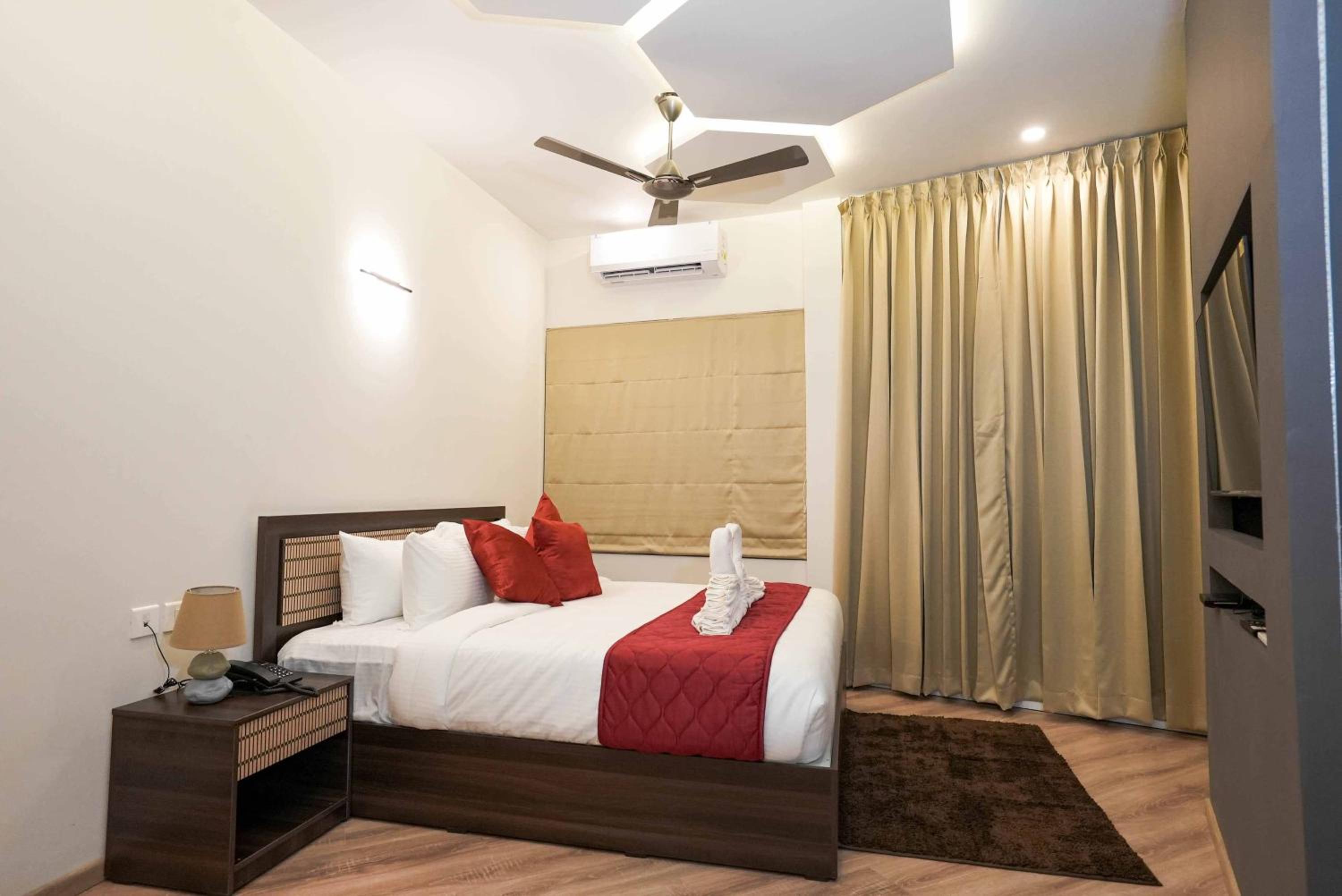 Executive Suite - Photo 3