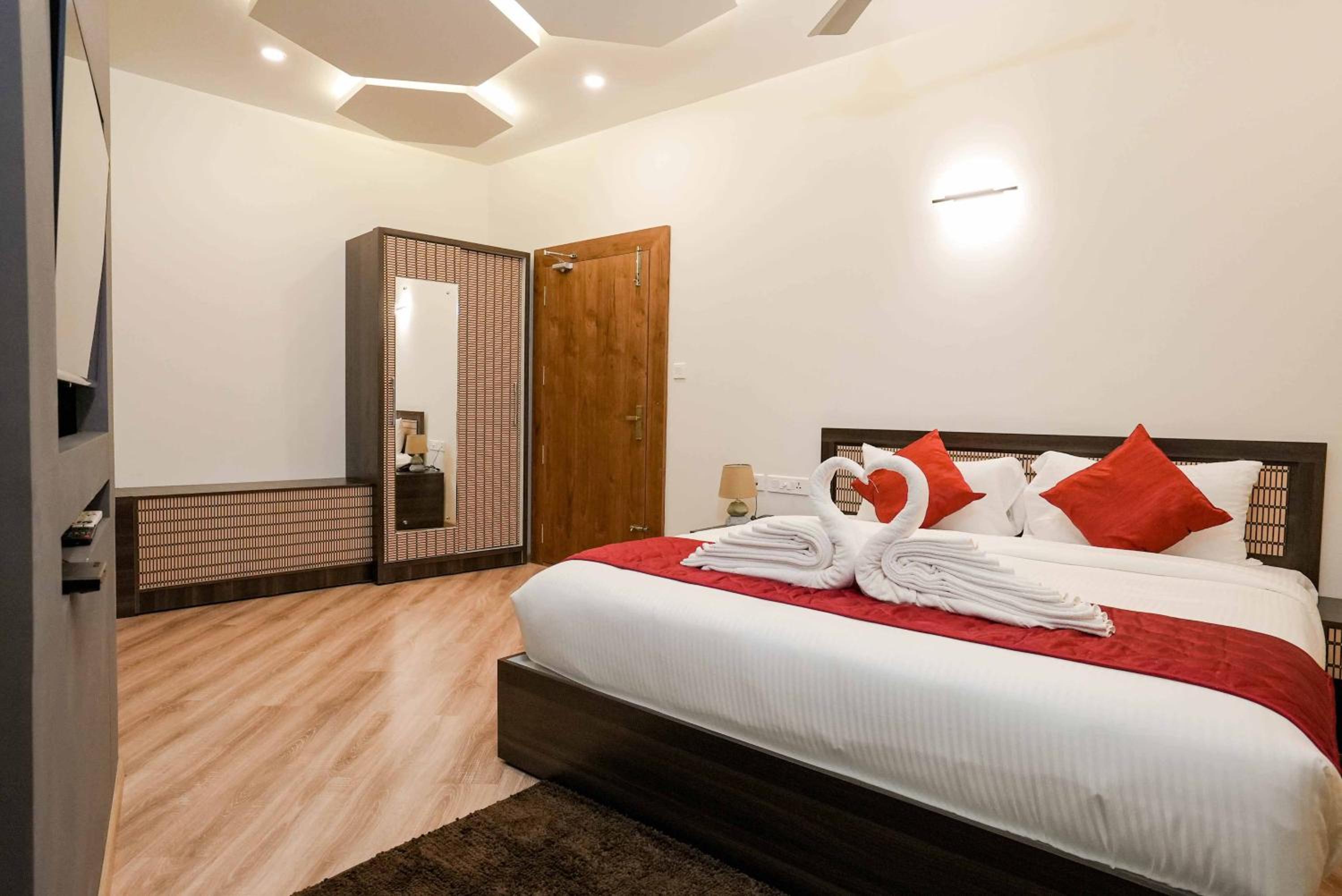 Executive Suite - Photo 1