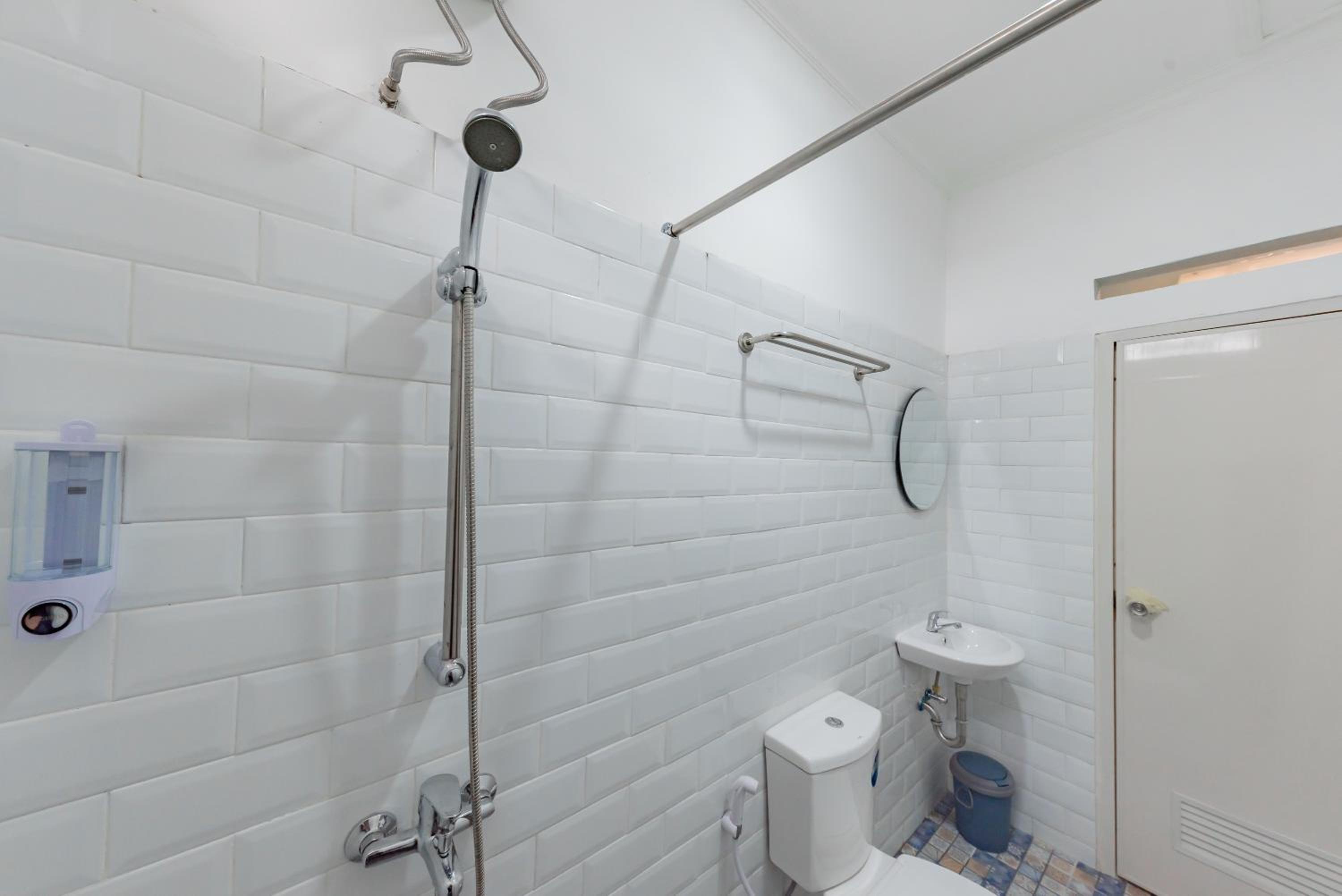 Deluxe Room - Photo 7