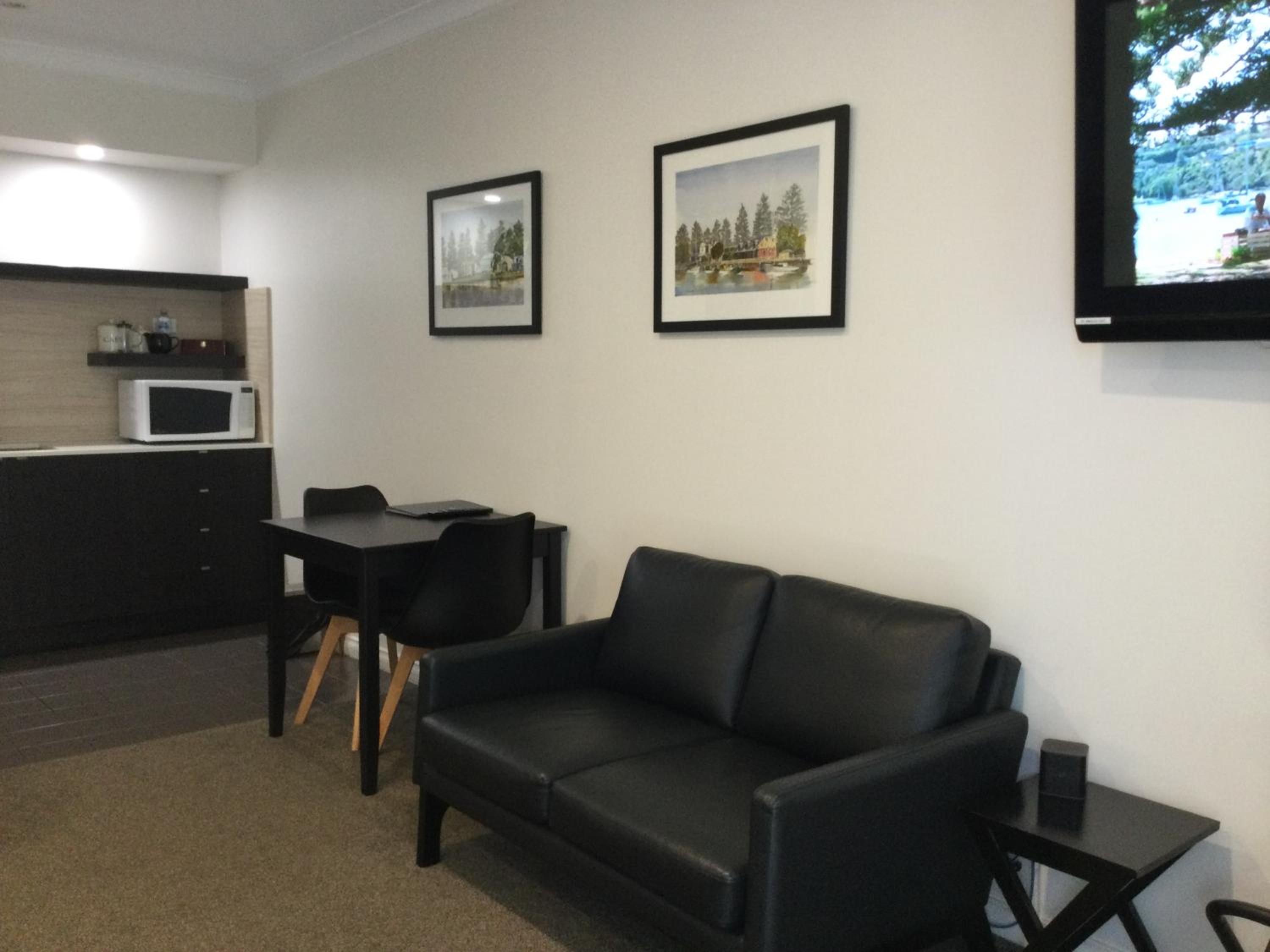Studio Apartment with Courtyard photo 2