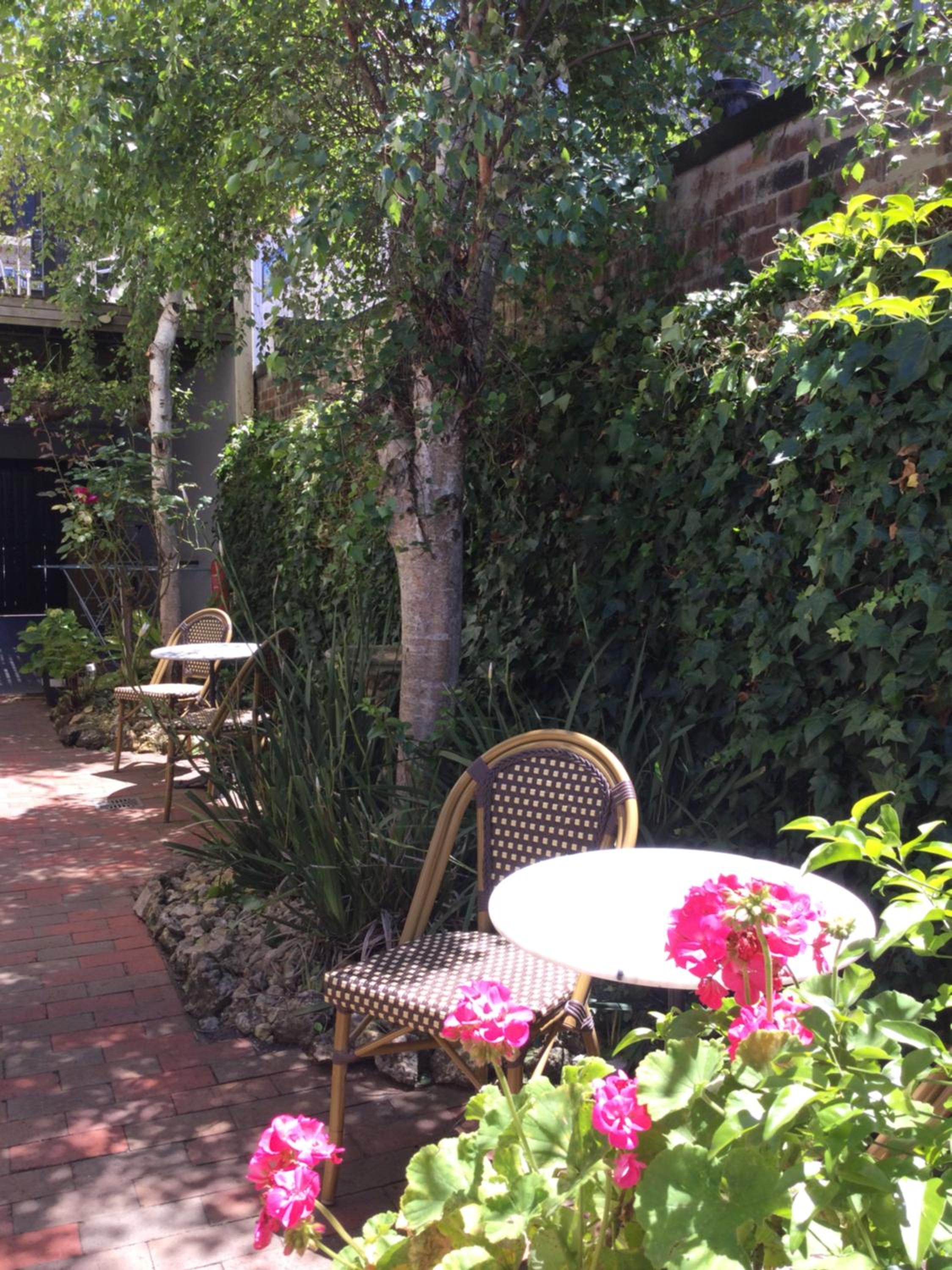 Studio Apartment with Courtyard photo 3