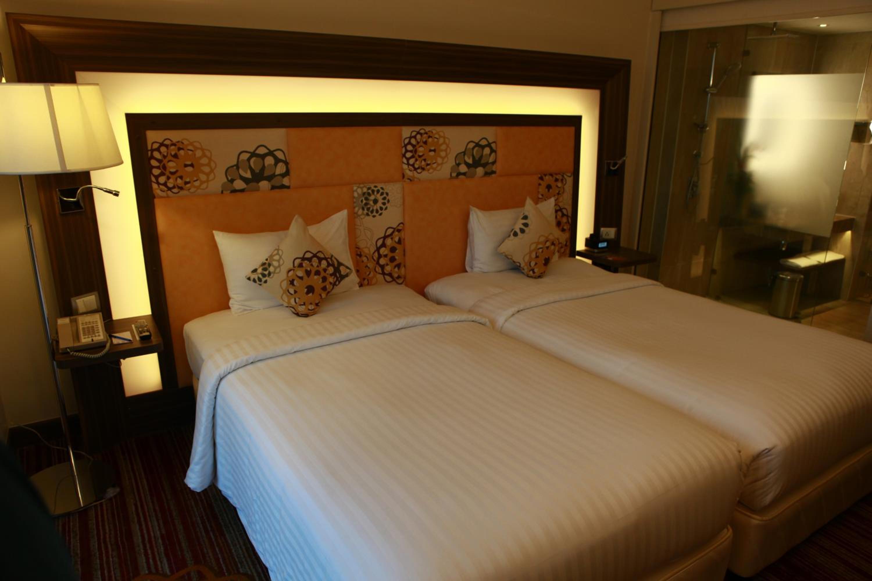Executive Room Twin Bed with 20% discount on Food and Soft Beverage - Photo 1