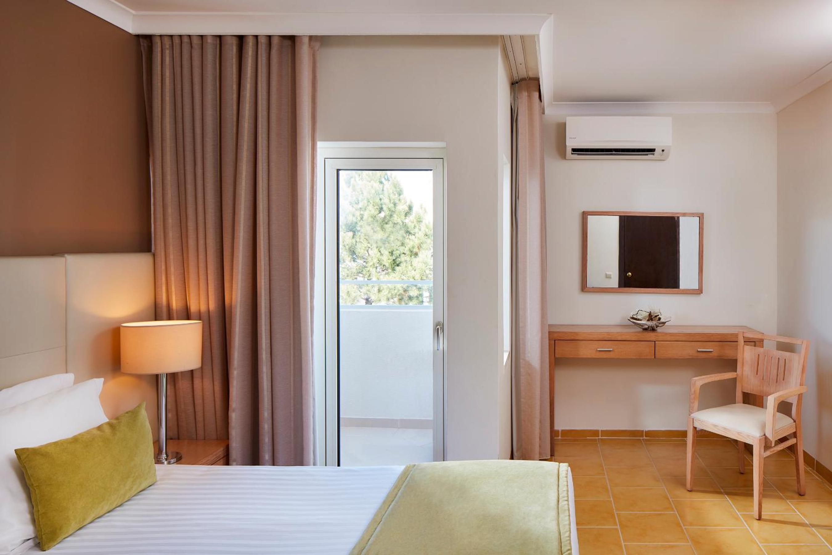 Standard Suite - Photo 2
