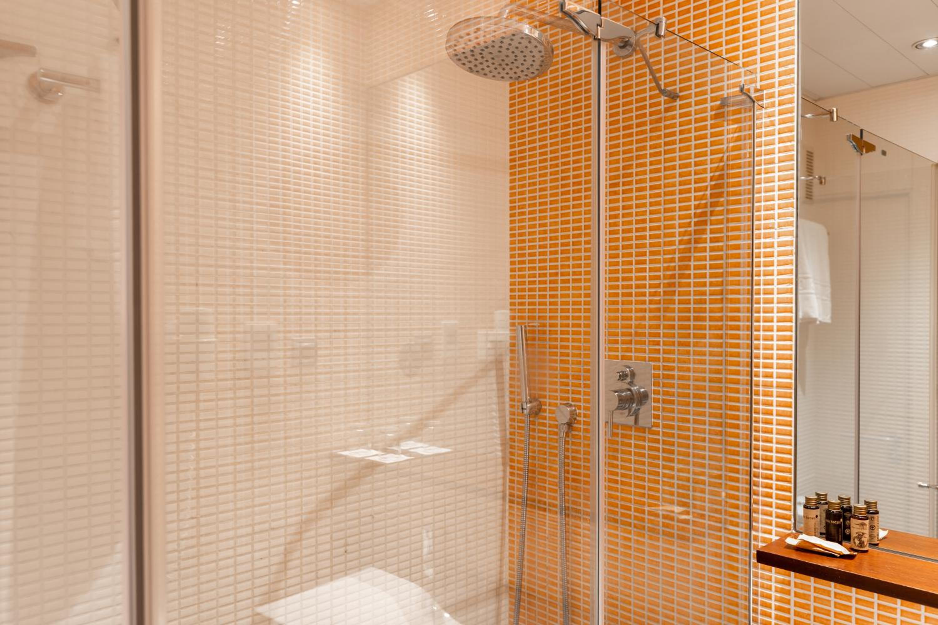 Double or Twin Room (1-2 Adults) photo 3