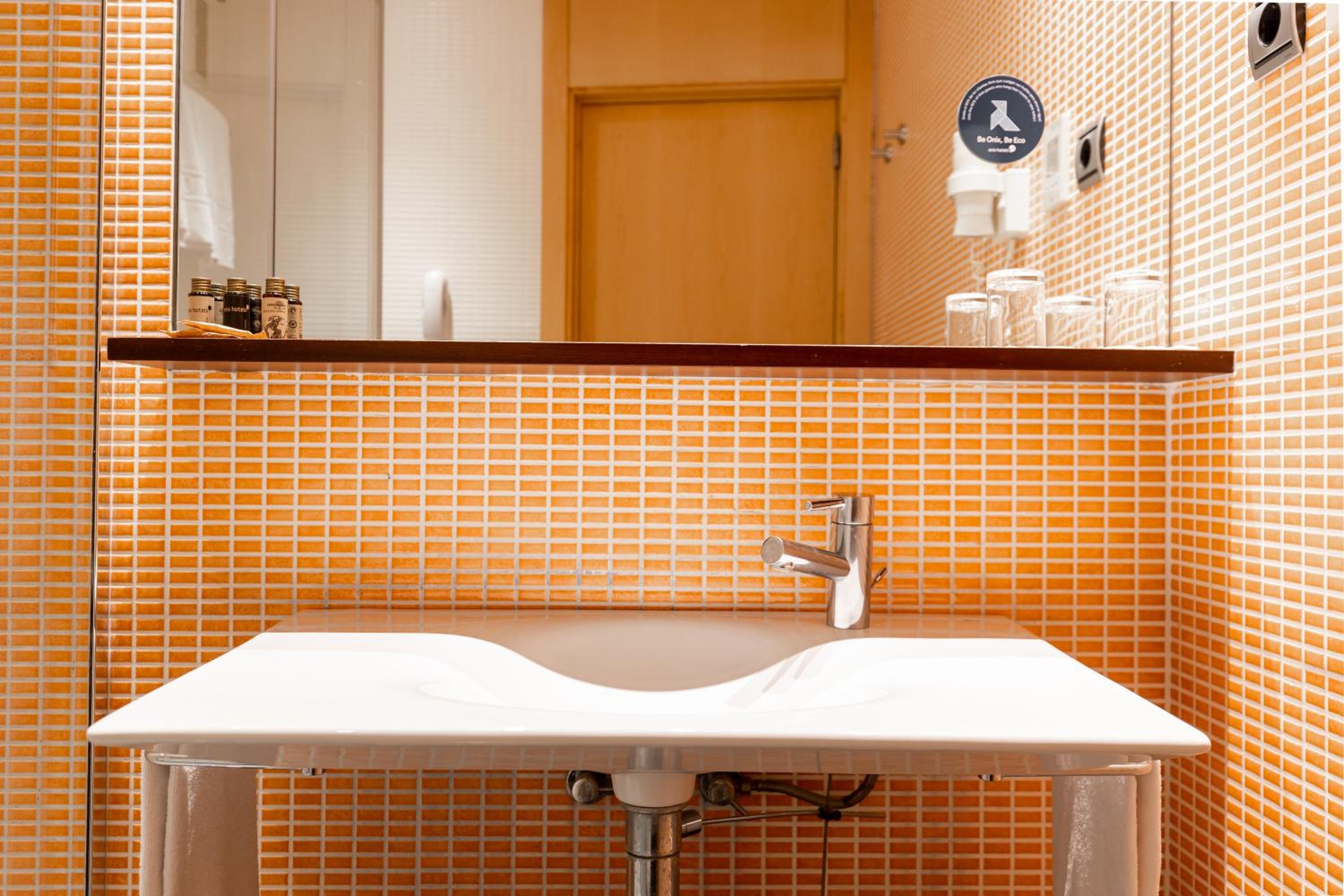 Double or Twin Room (1-2 Adults) photo 3