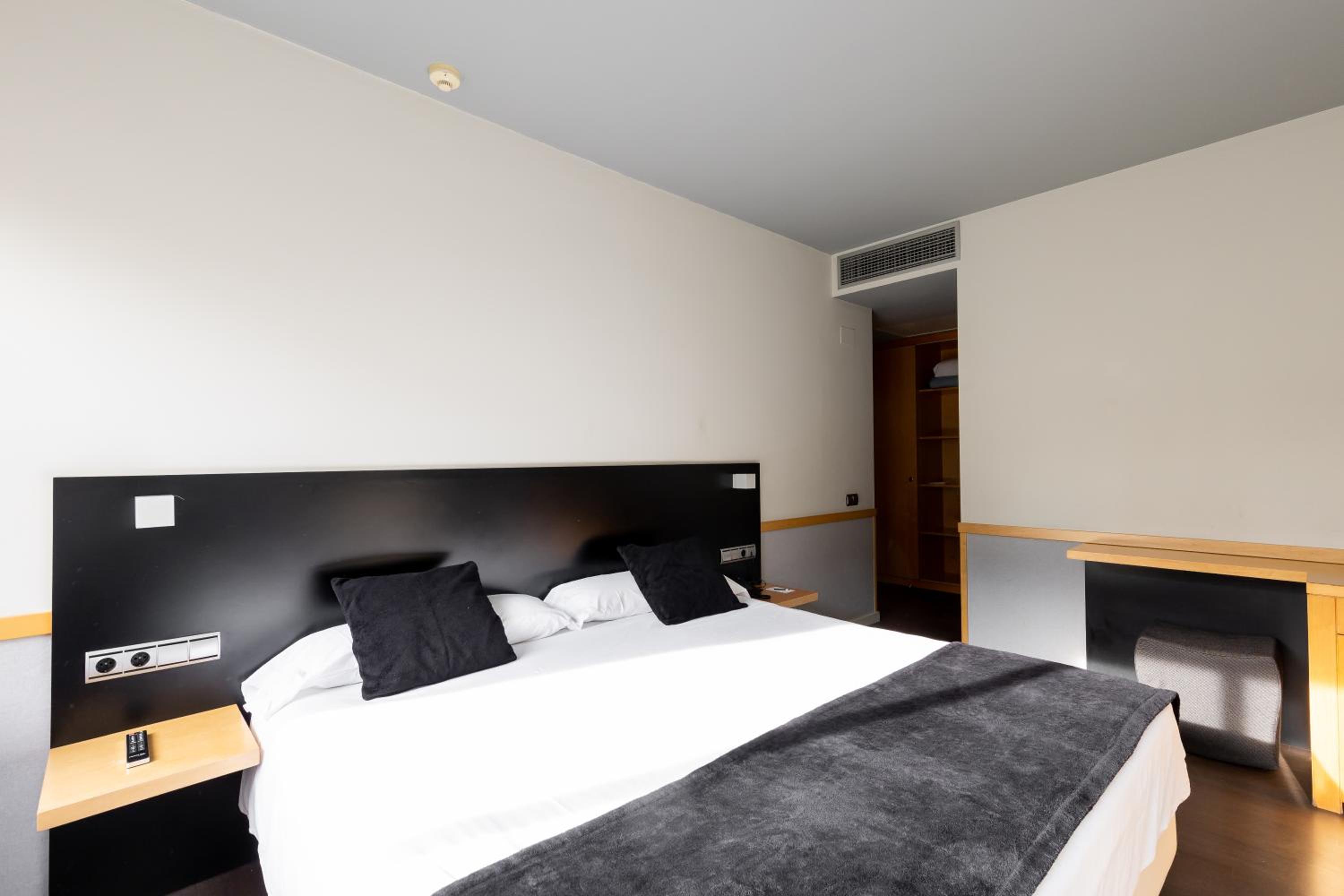 Double or Twin Room with Terrace photo 2