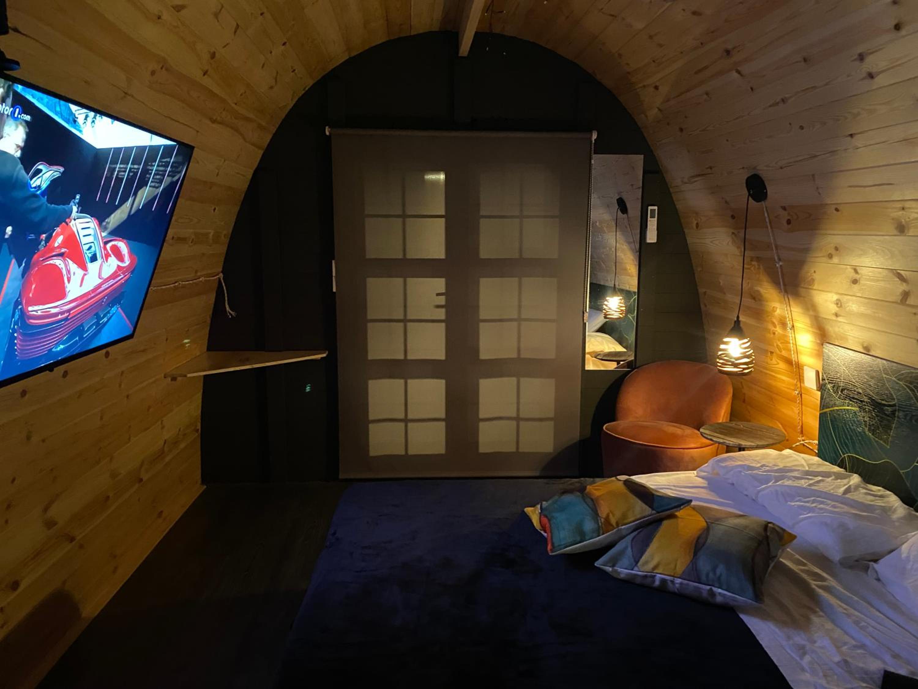 Eco-Suite with Spa Access - Photo 5